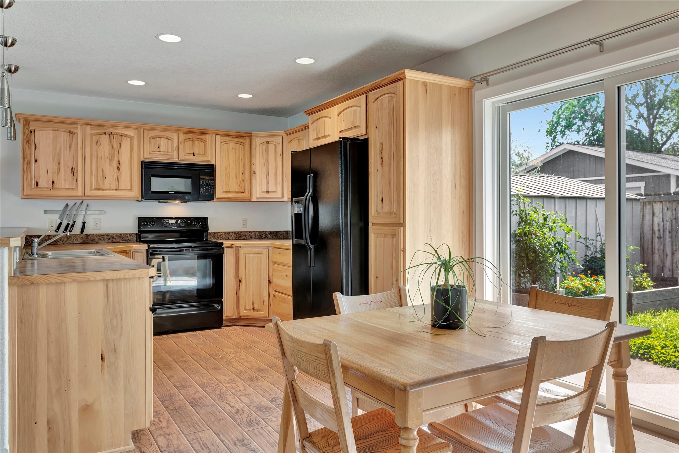 2215 Kensington Avenue Property Photo 8