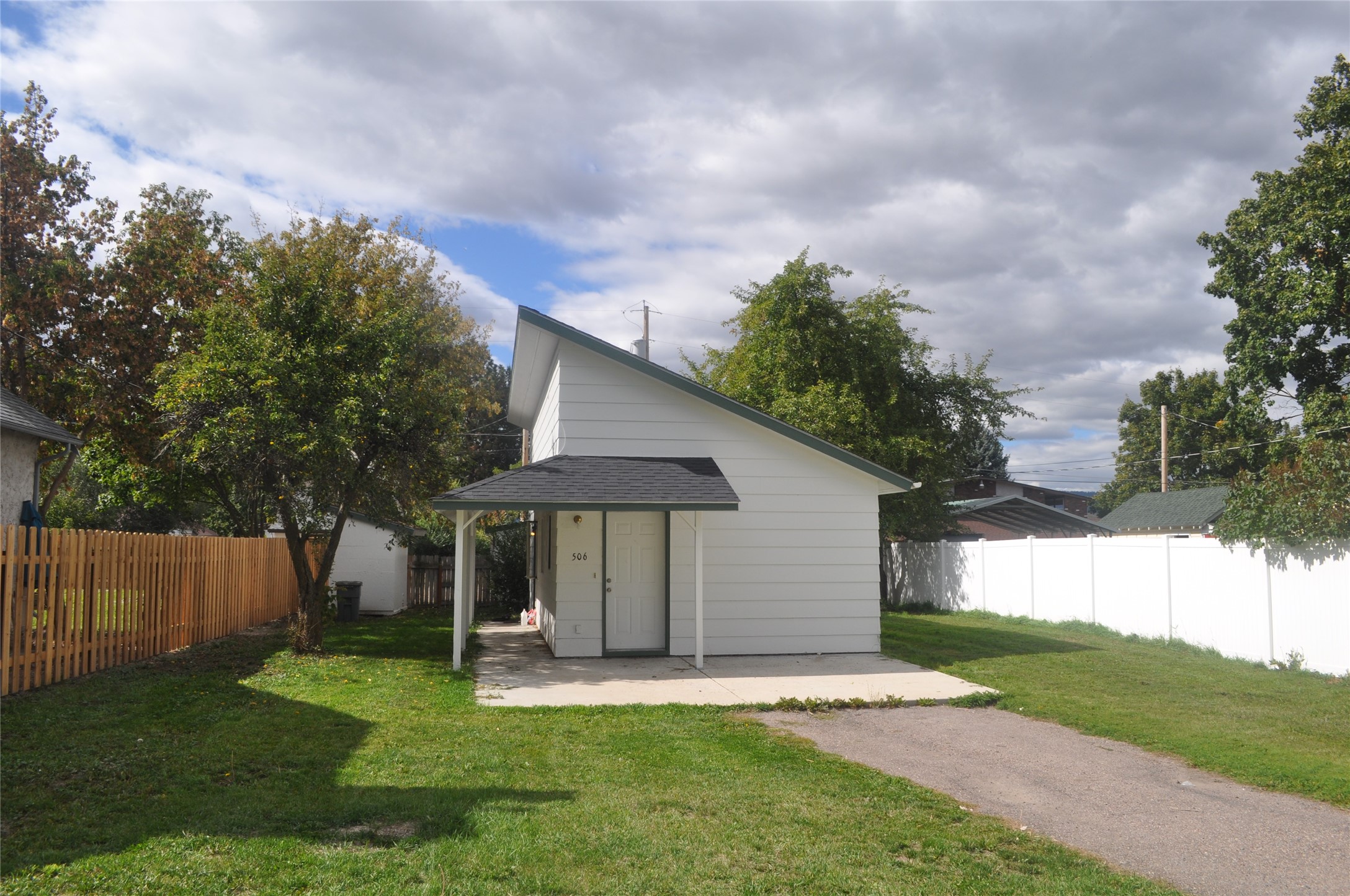 506/506 1/2 W 3rd Street Property Photo