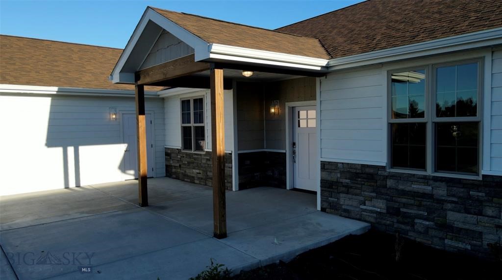 1020 Sagebrush Lane Property Photo 3