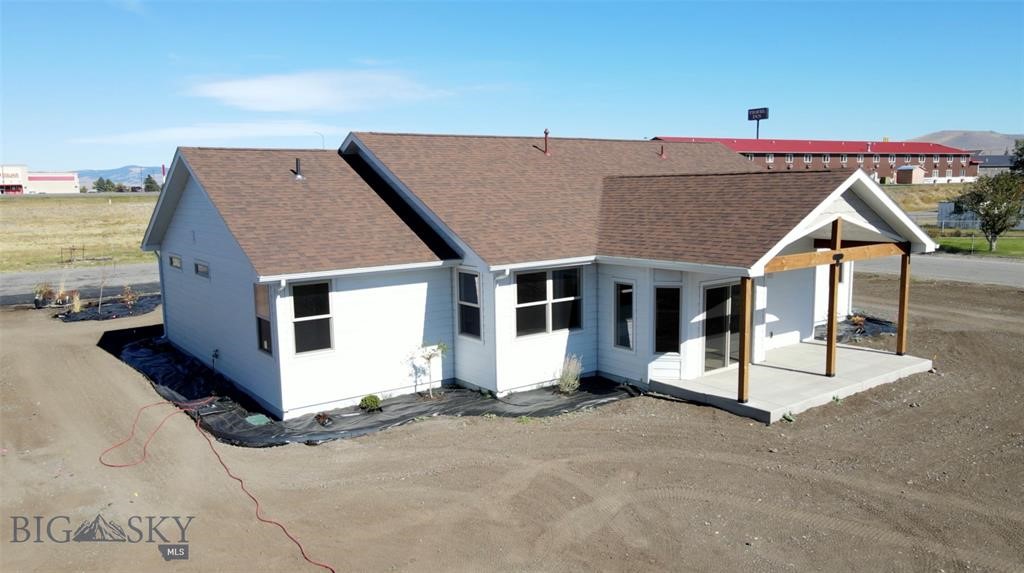 1020 Sagebrush Lane Property Photo 4