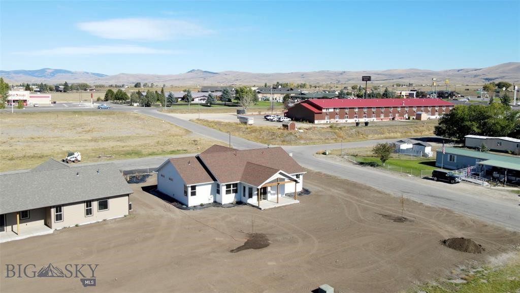 1020 Sagebrush Lane Property Photo 5