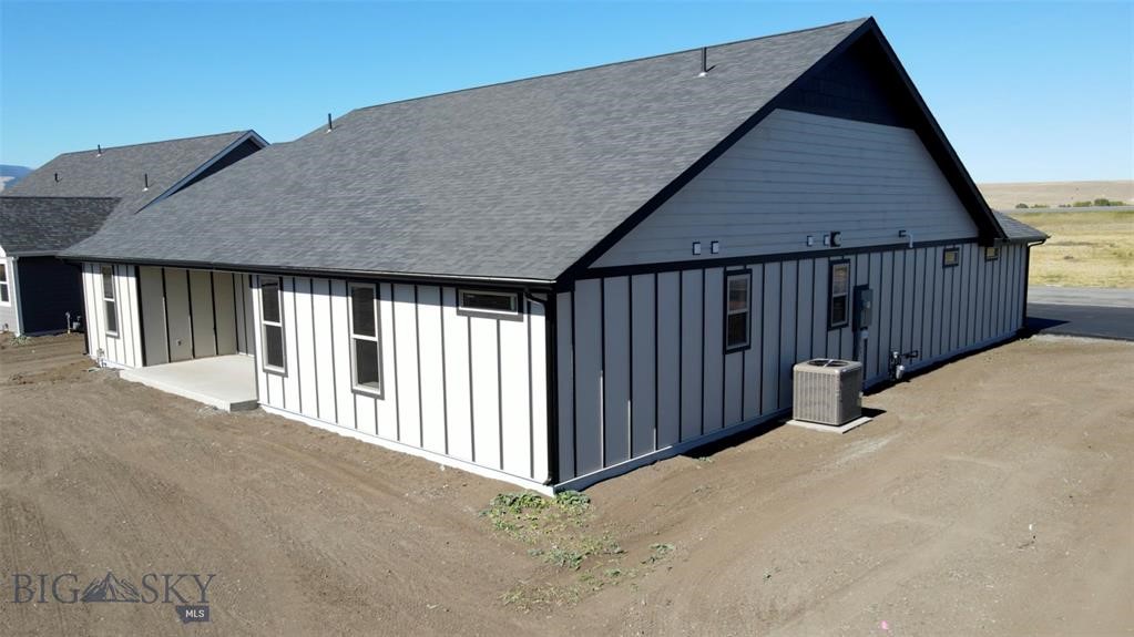 1002 Sagebrush Lane Property Photo 4