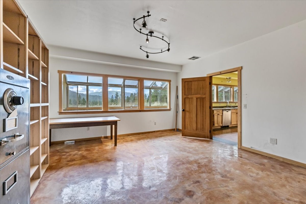 169 Brookes Drive Property Photo 4