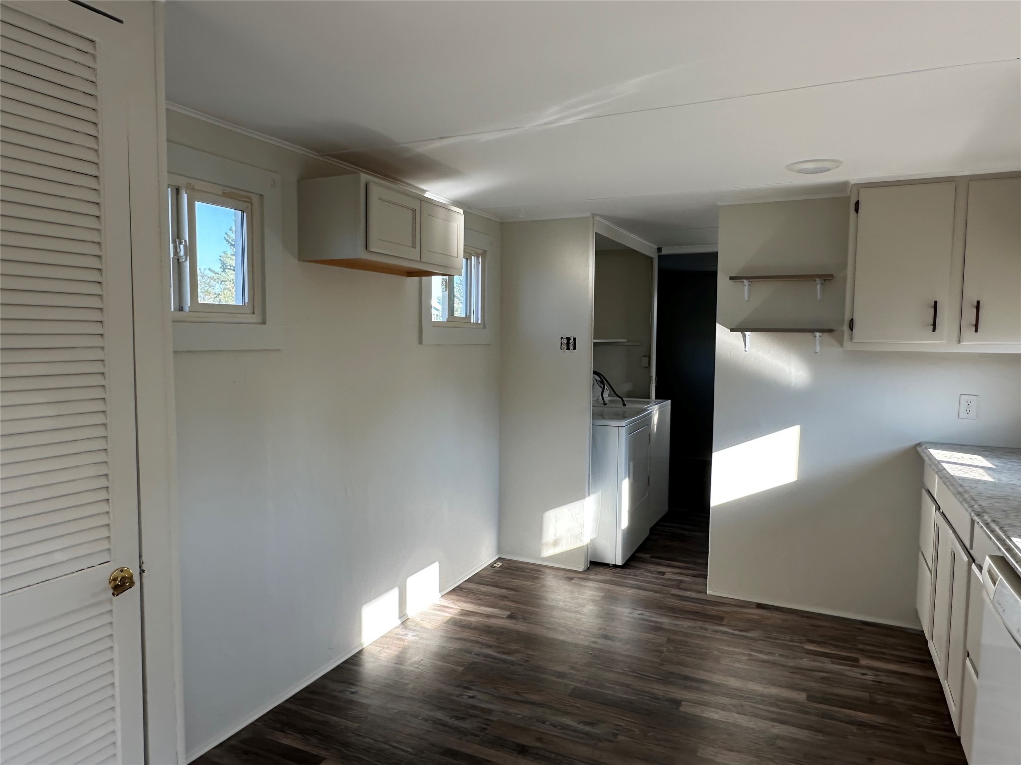 501 E Hampton Street Property Photo 4