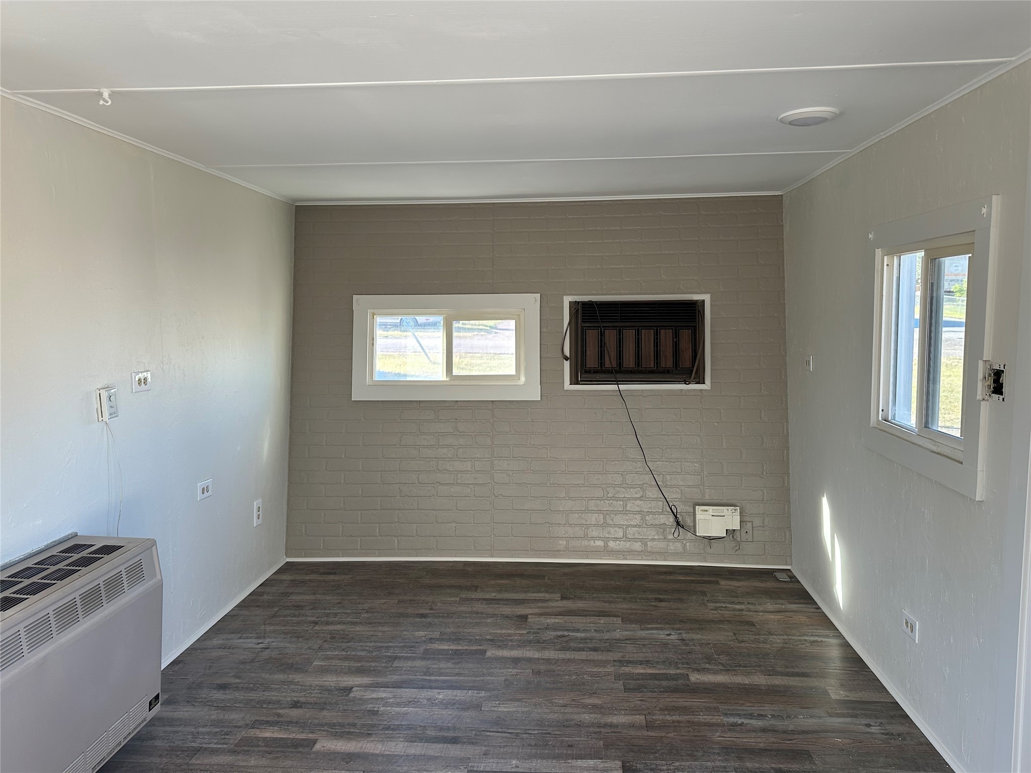 501 E Hampton Street Property Photo 8
