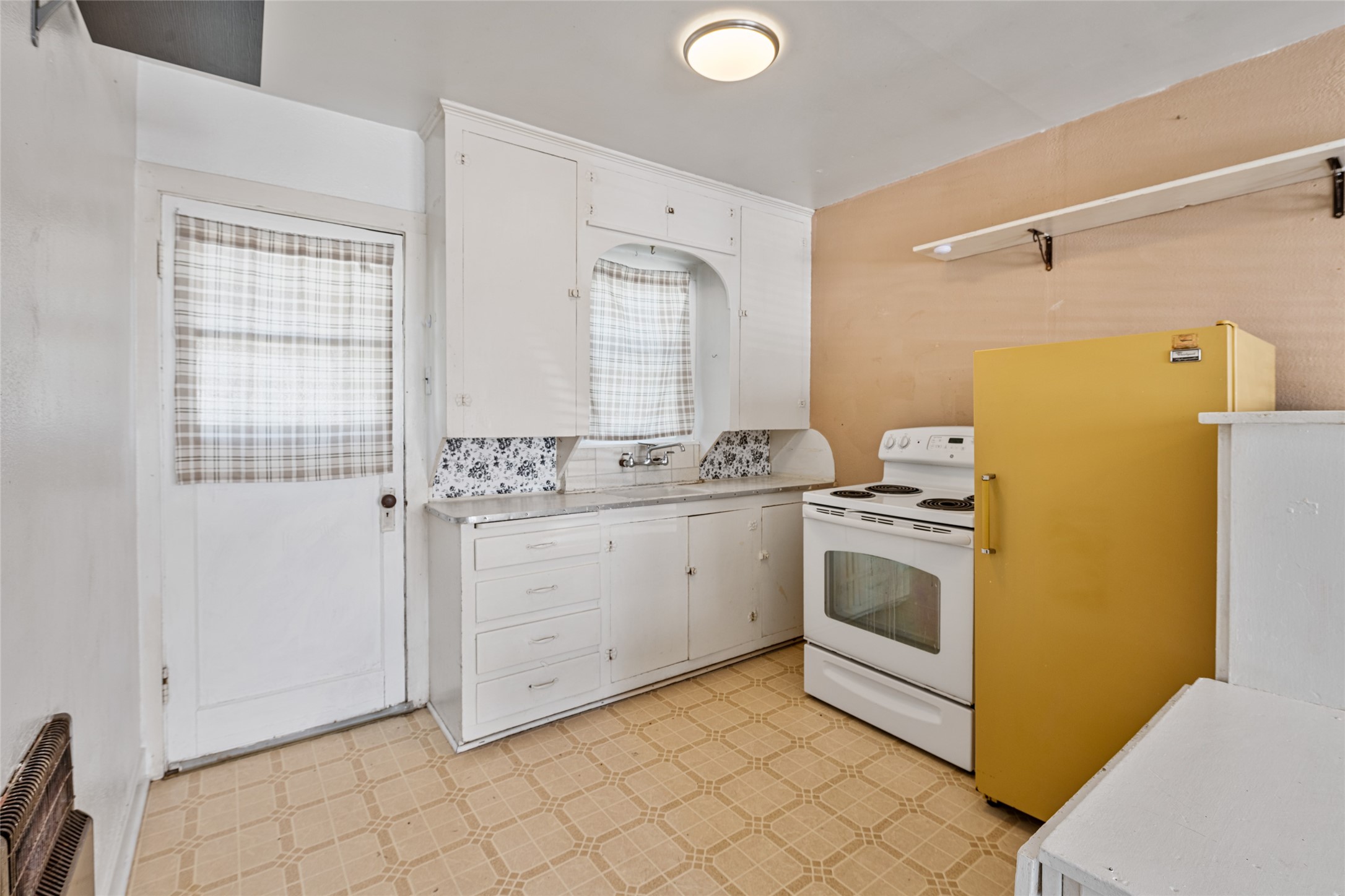 227 W Montana Street W Property Photo 8