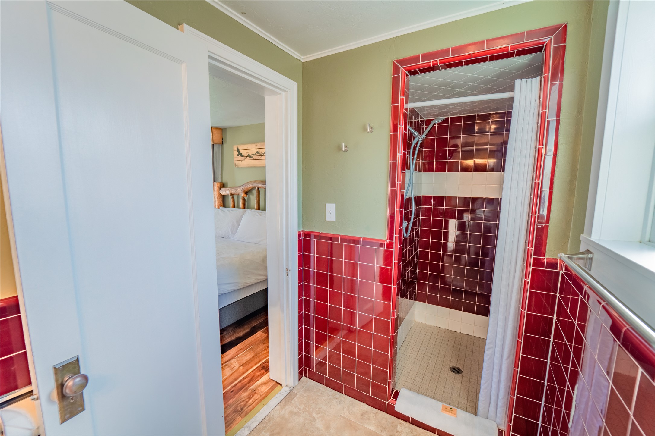 808 Mineral Avenue Property Photo 4