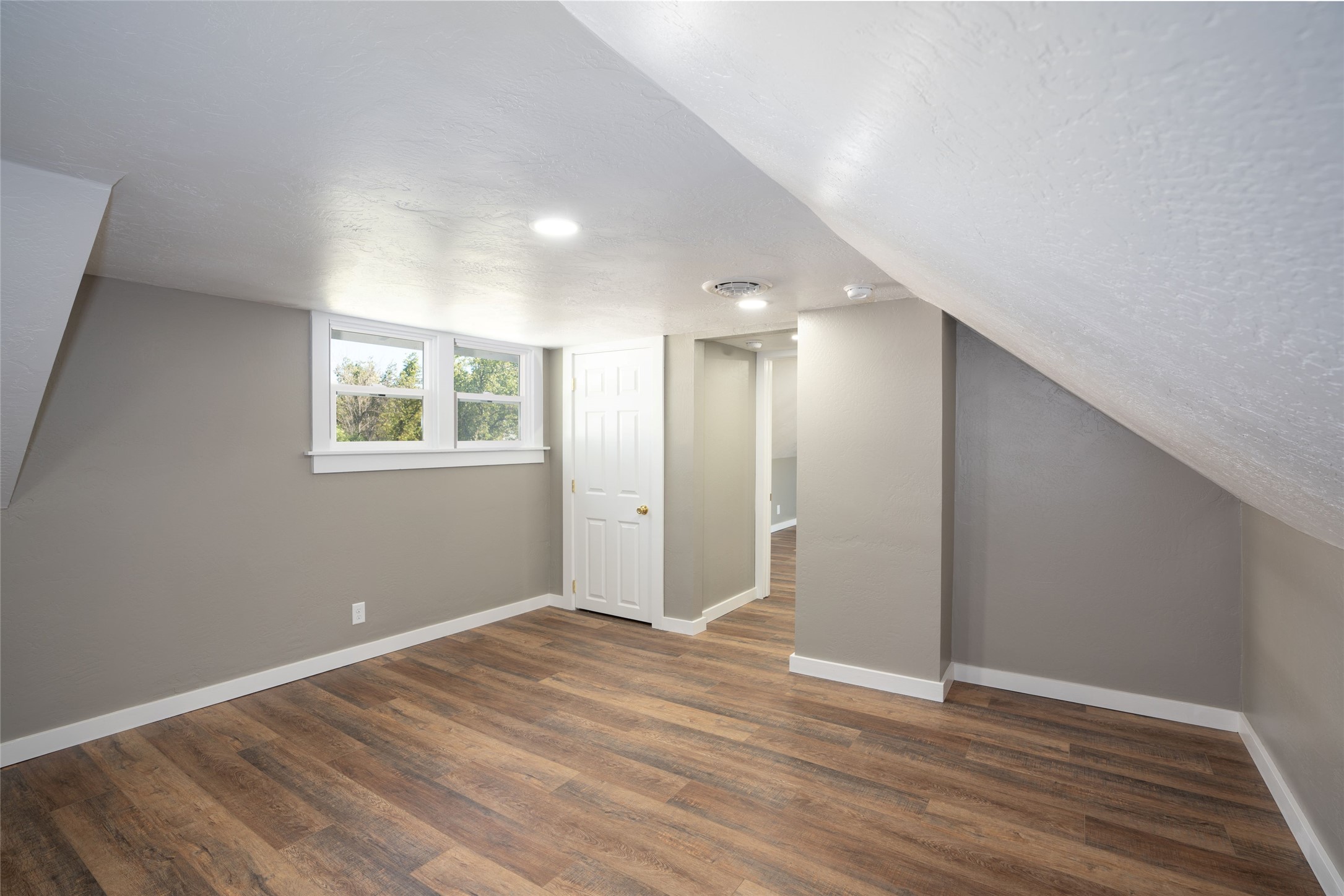 614 3rd Avenue Property Photo 18