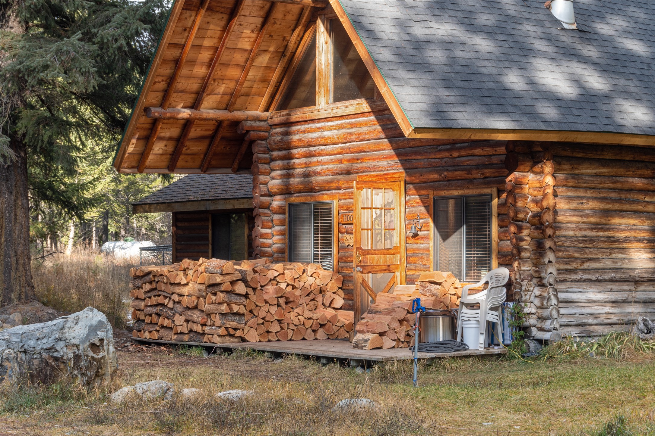 1100 Rhodes Draw Property Photo 4