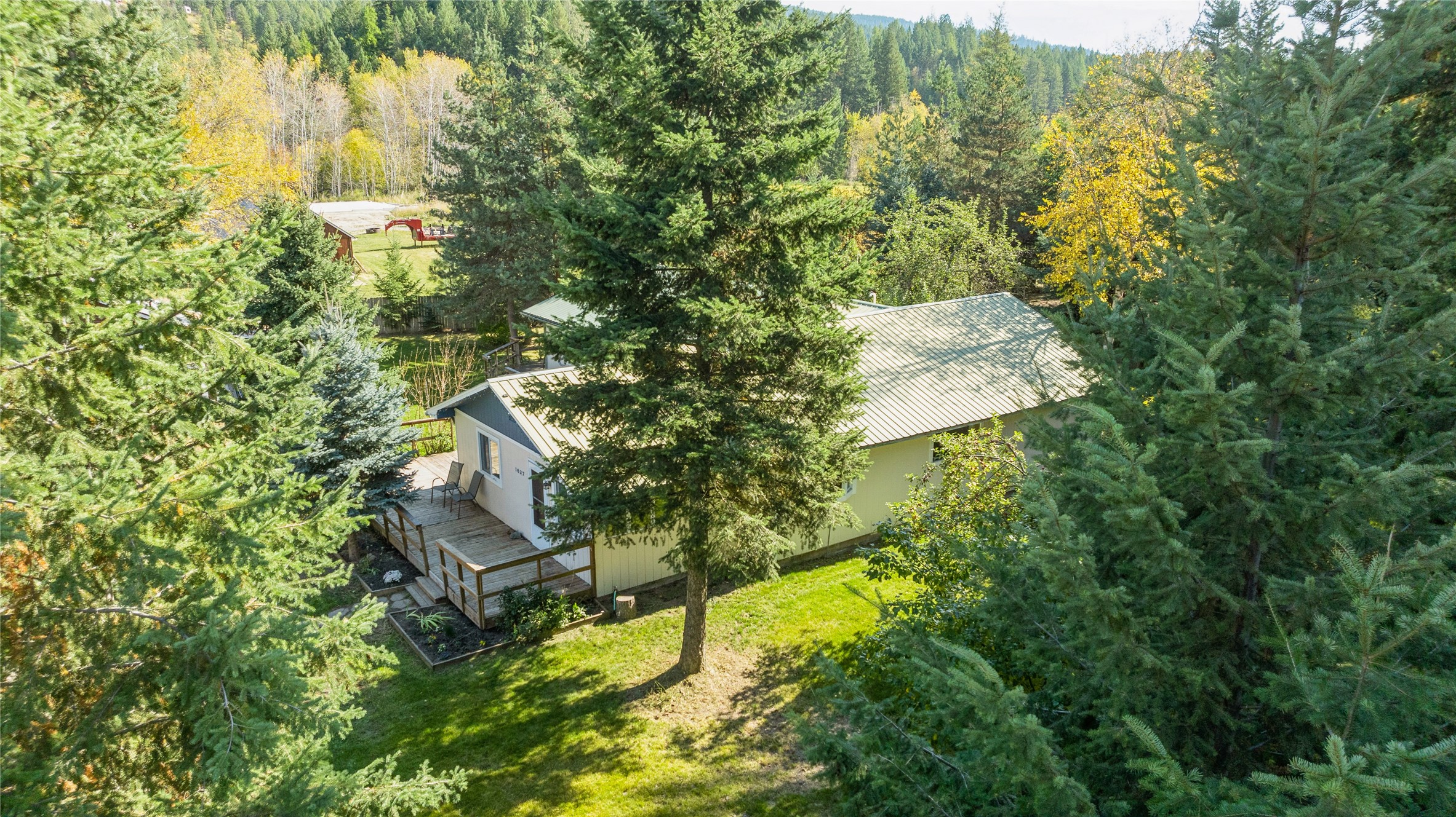 1627 Foothill Road Property Photo 3