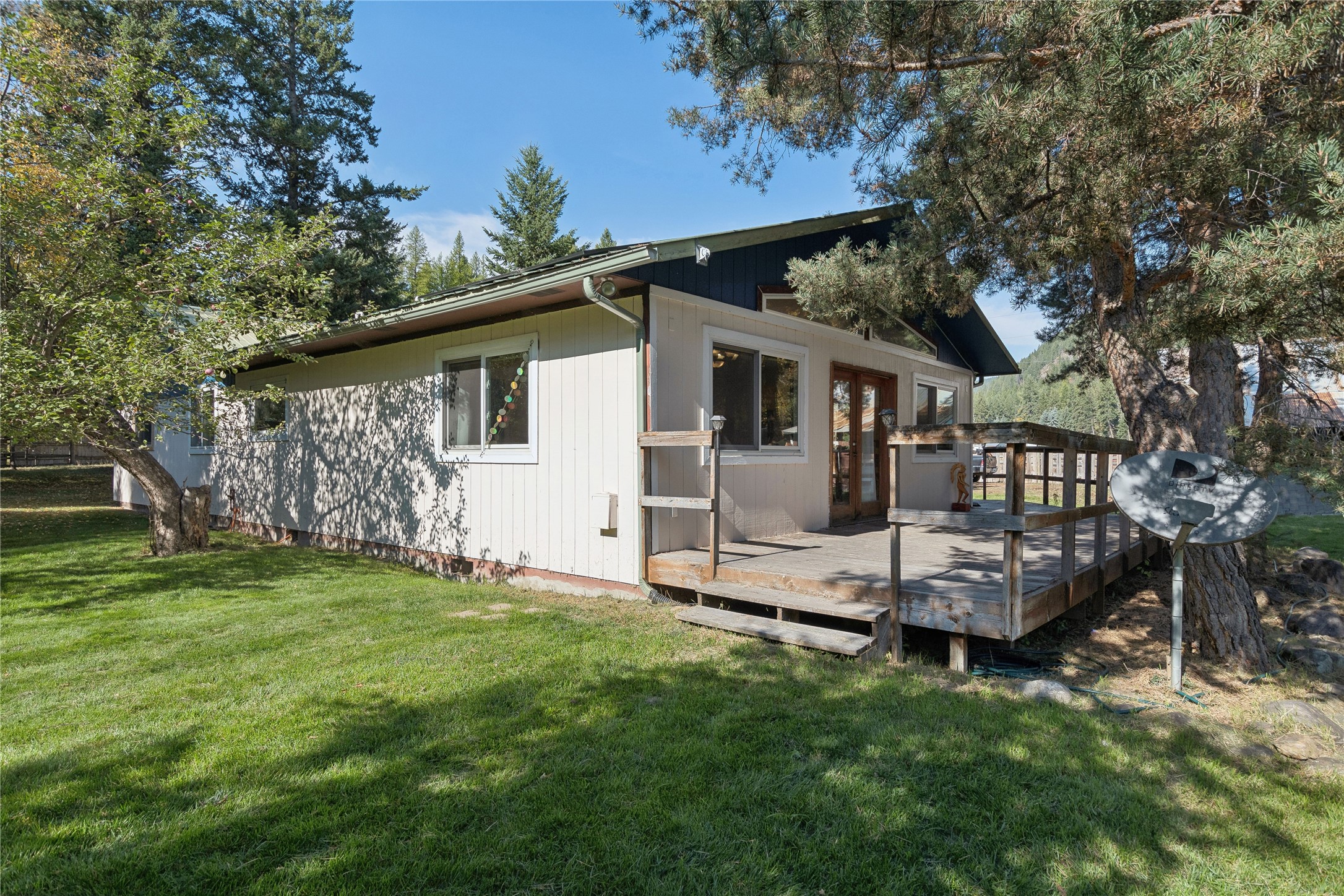 1627 Foothill Road Property Photo 9