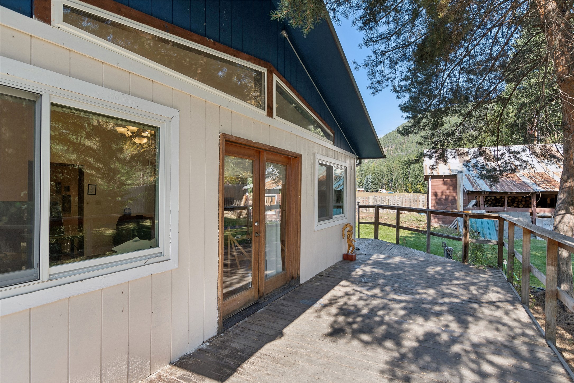 1627 Foothill Road Property Photo 11