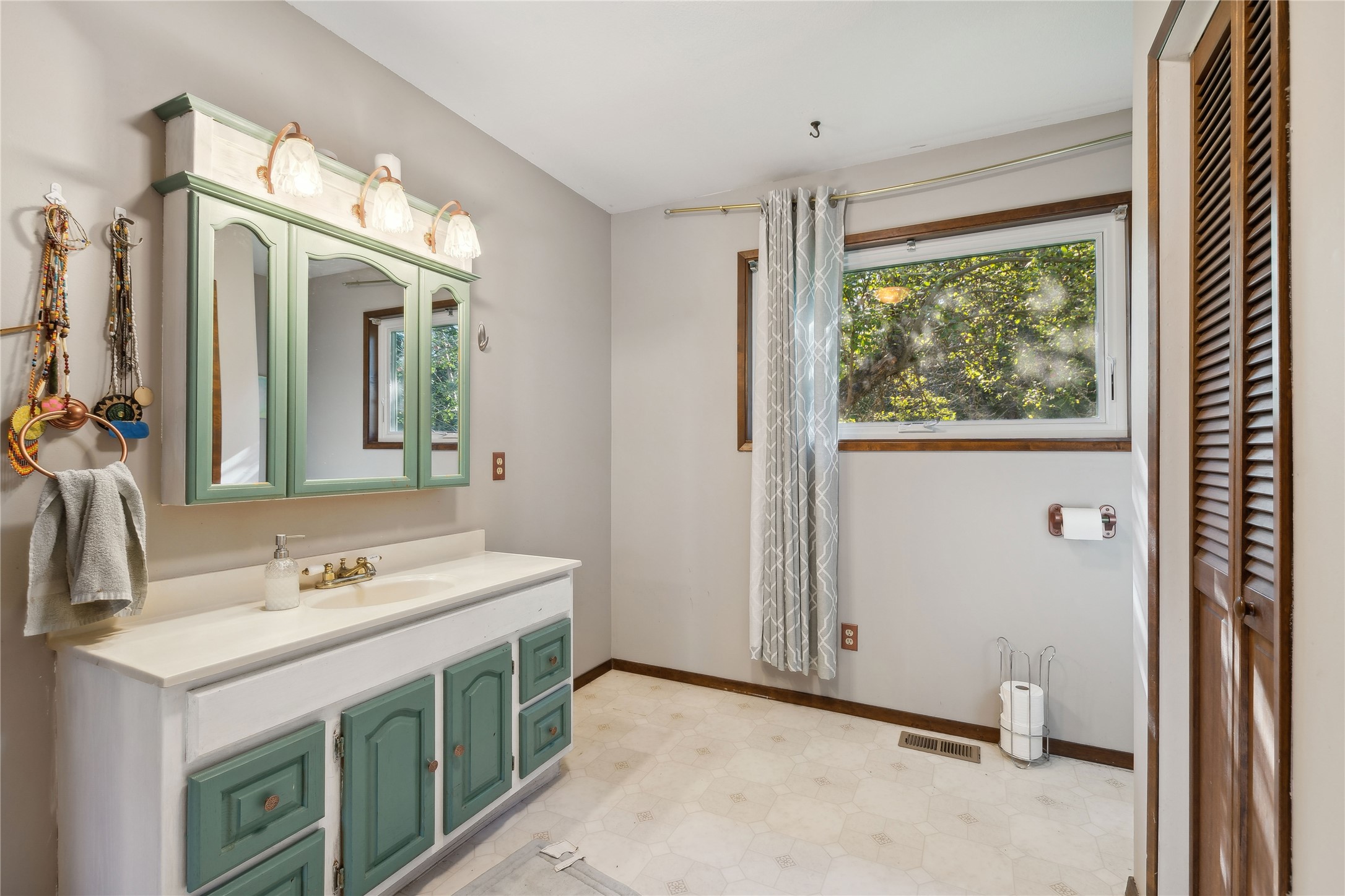 1627 Foothill Road Property Photo 24