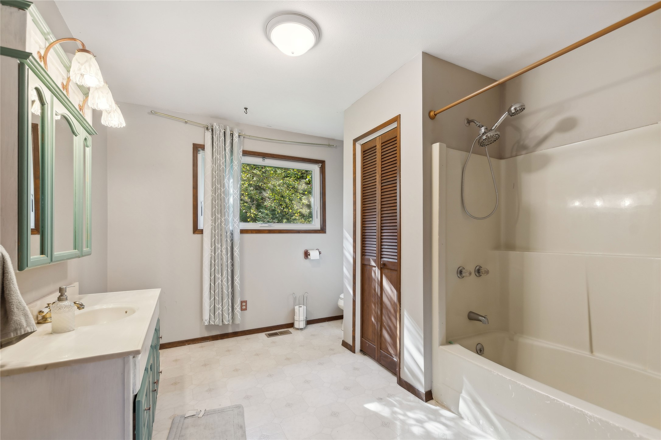 1627 Foothill Road Property Photo 25