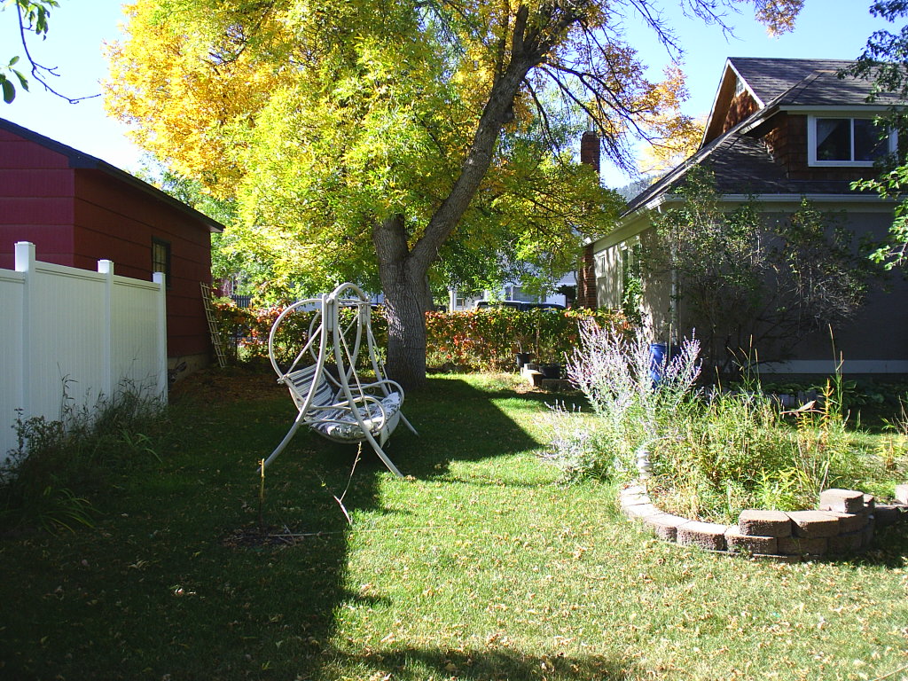 640 Hollins Avenue Property Photo 9