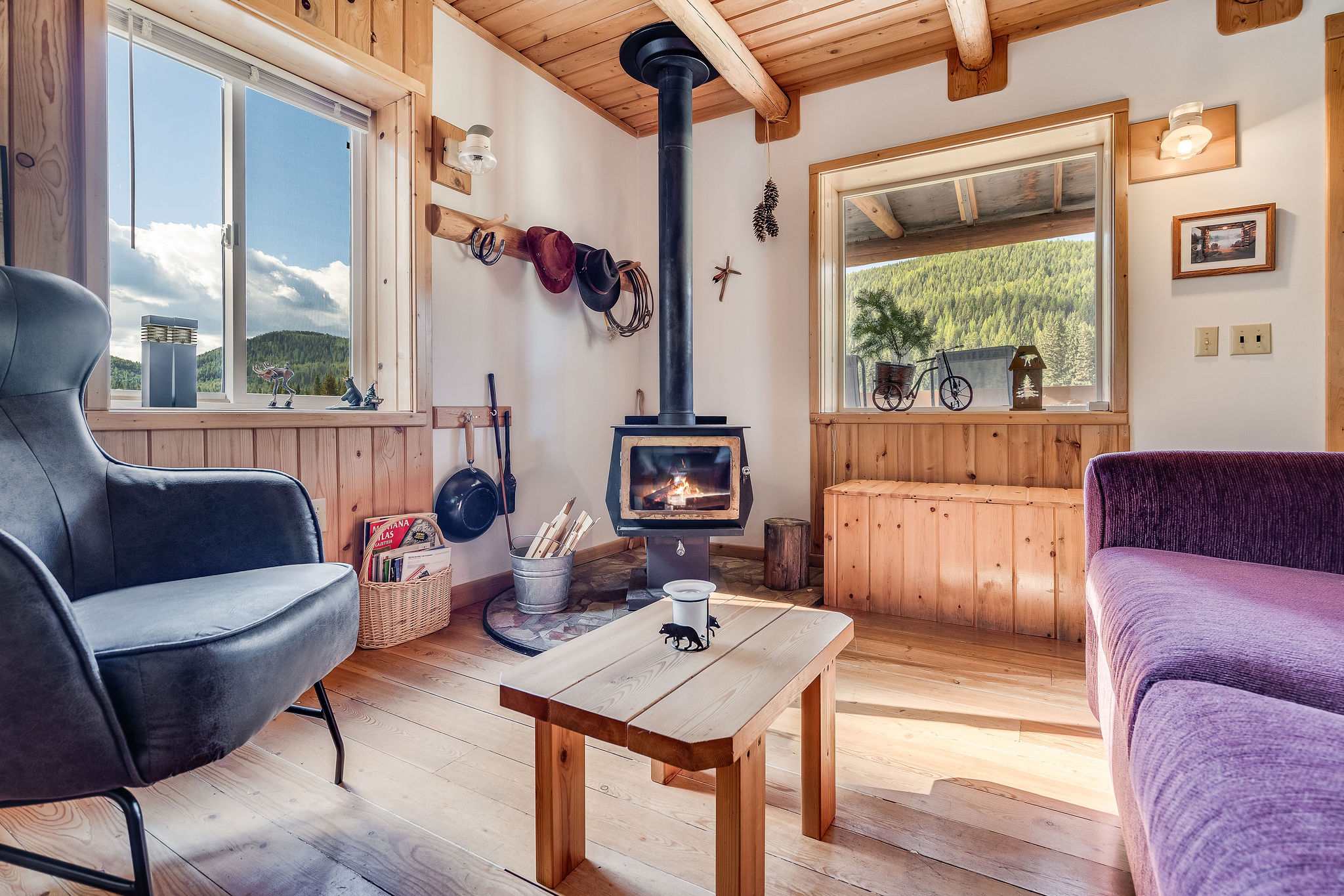 2560 Mountain Meadow Road Property Photo 8