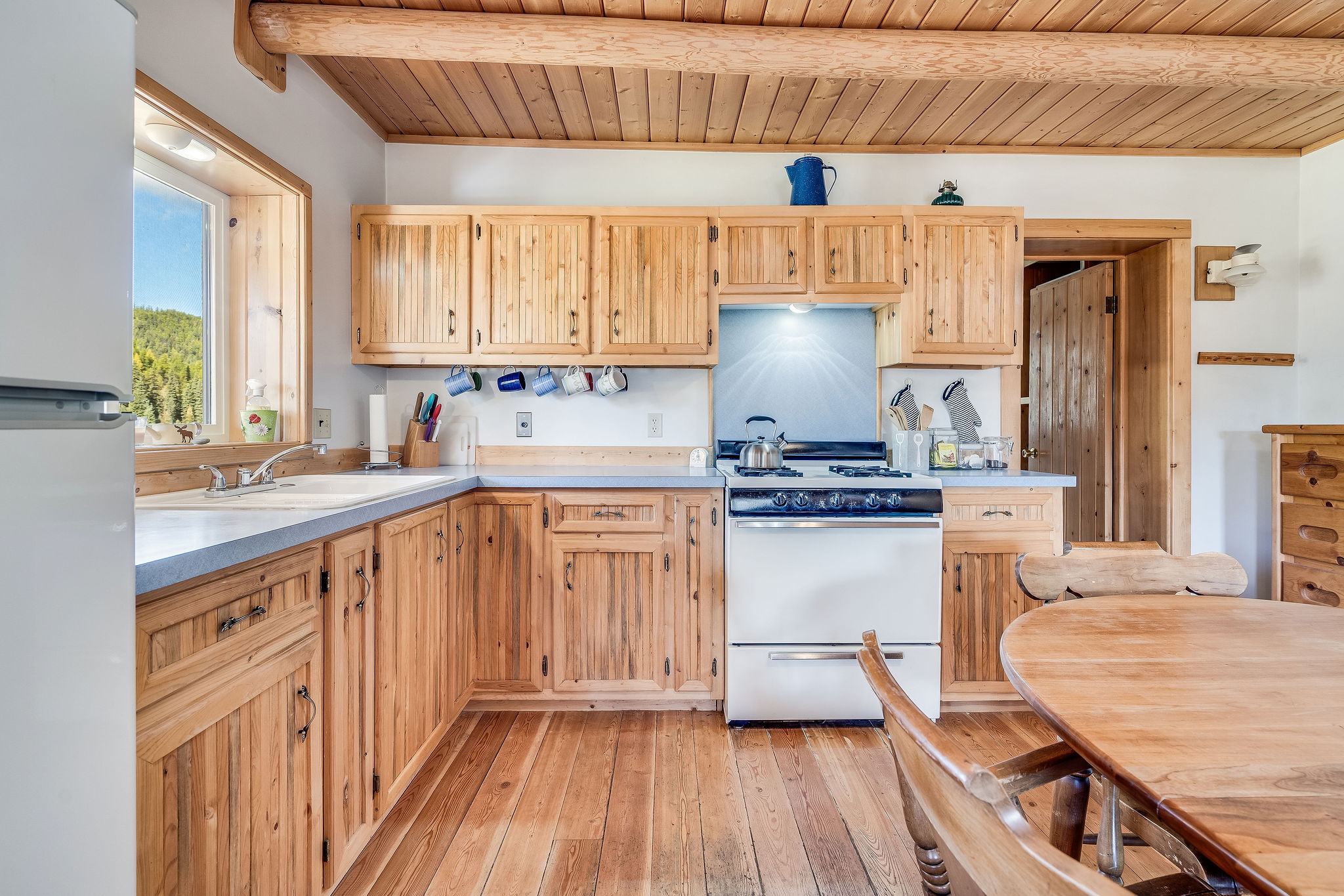 2560 Mountain Meadow Road Property Photo 11