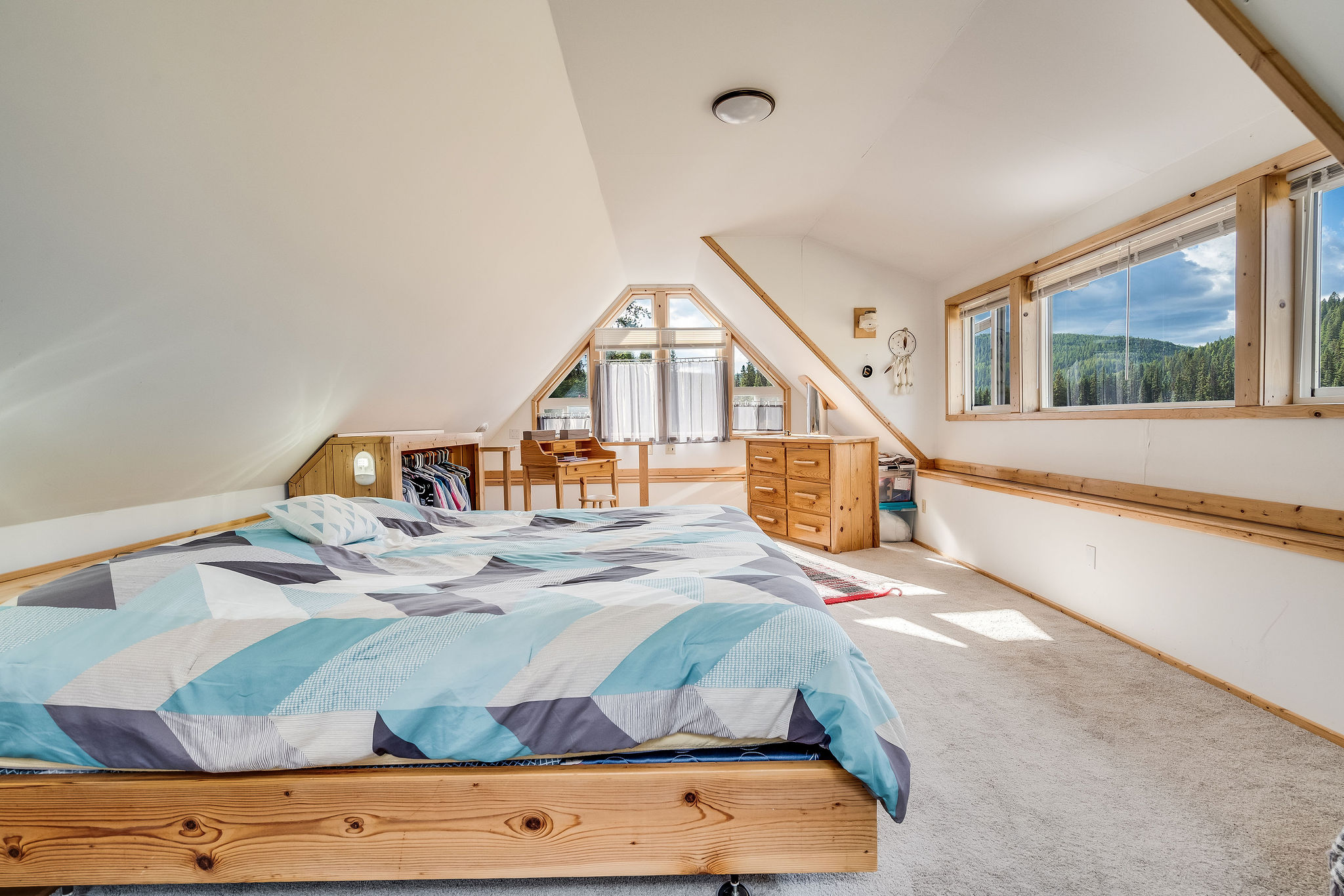 2560 Mountain Meadow Road Property Photo 15