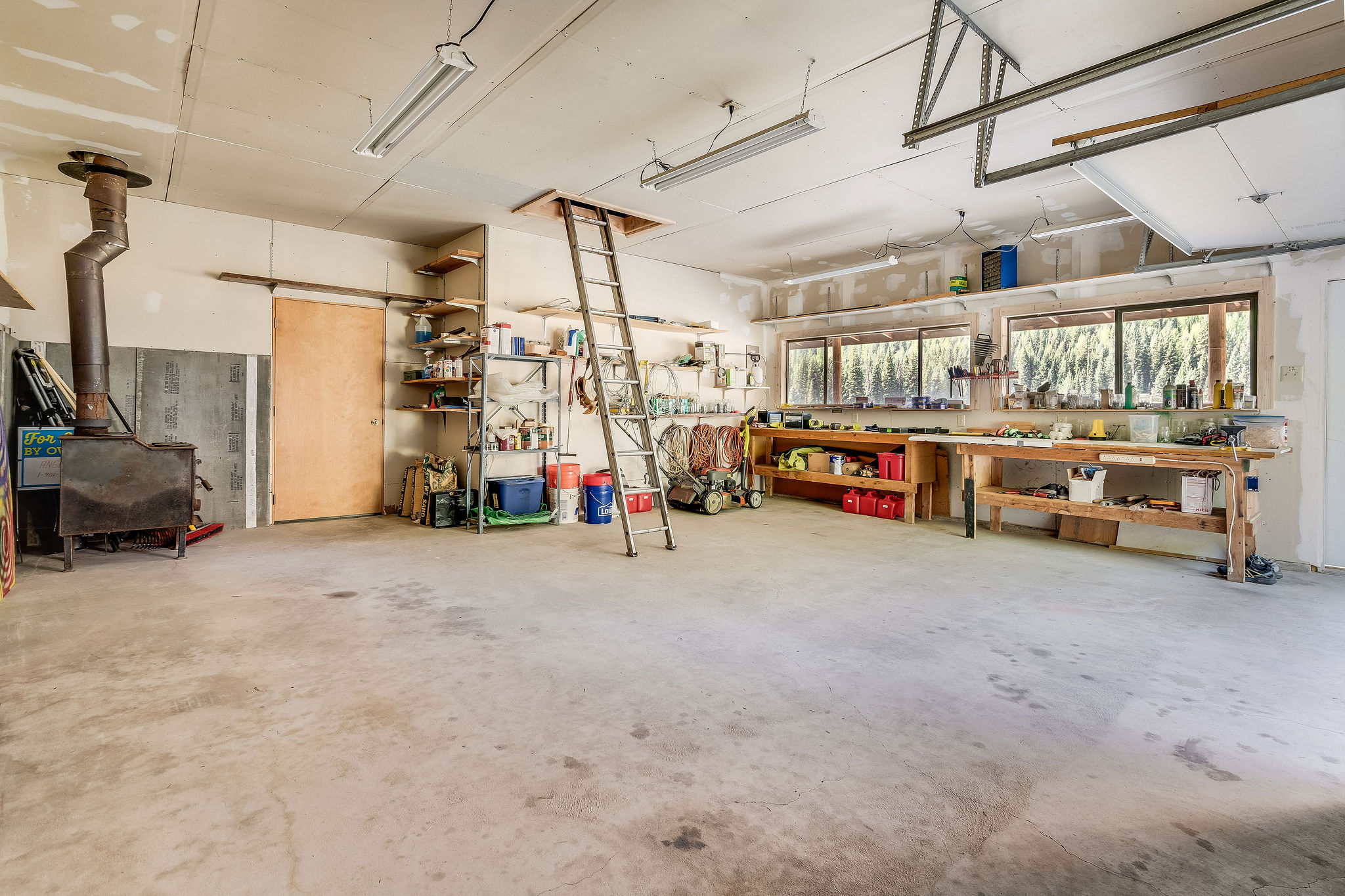 2560 Mountain Meadow Road Property Photo 16