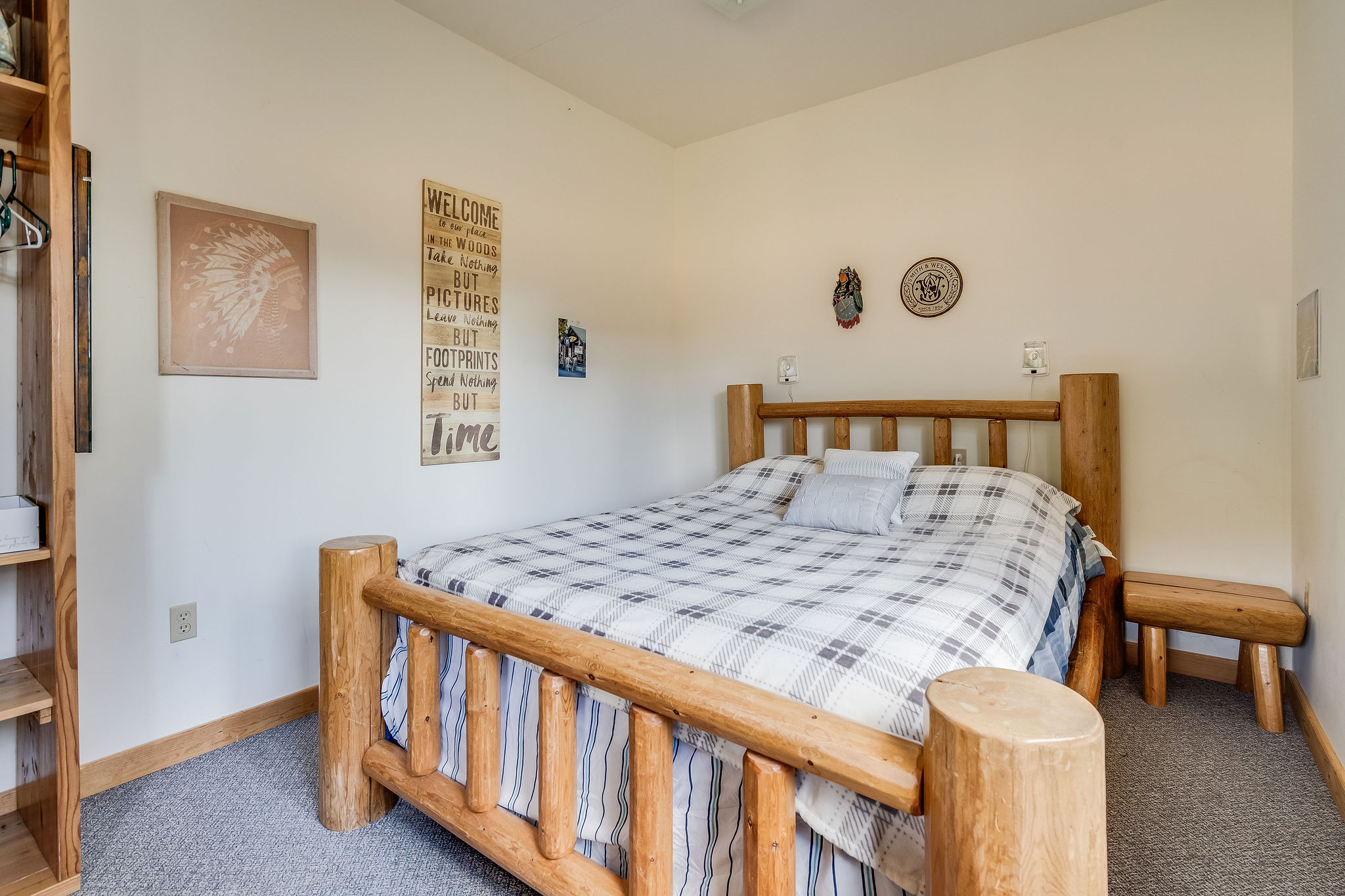 2560 Mountain Meadow Road Property Photo 17