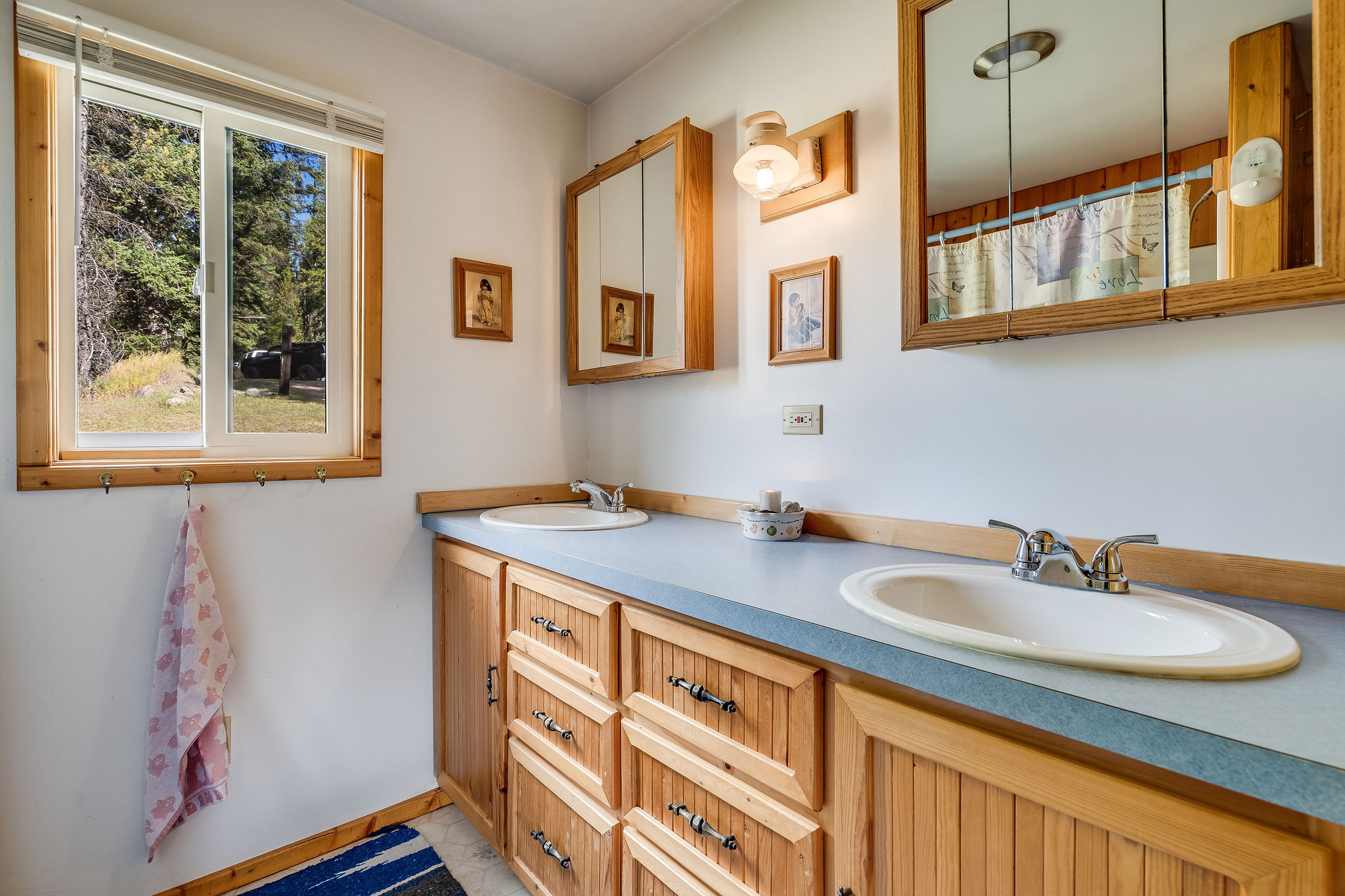 2560 Mountain Meadow Road Property Photo 35