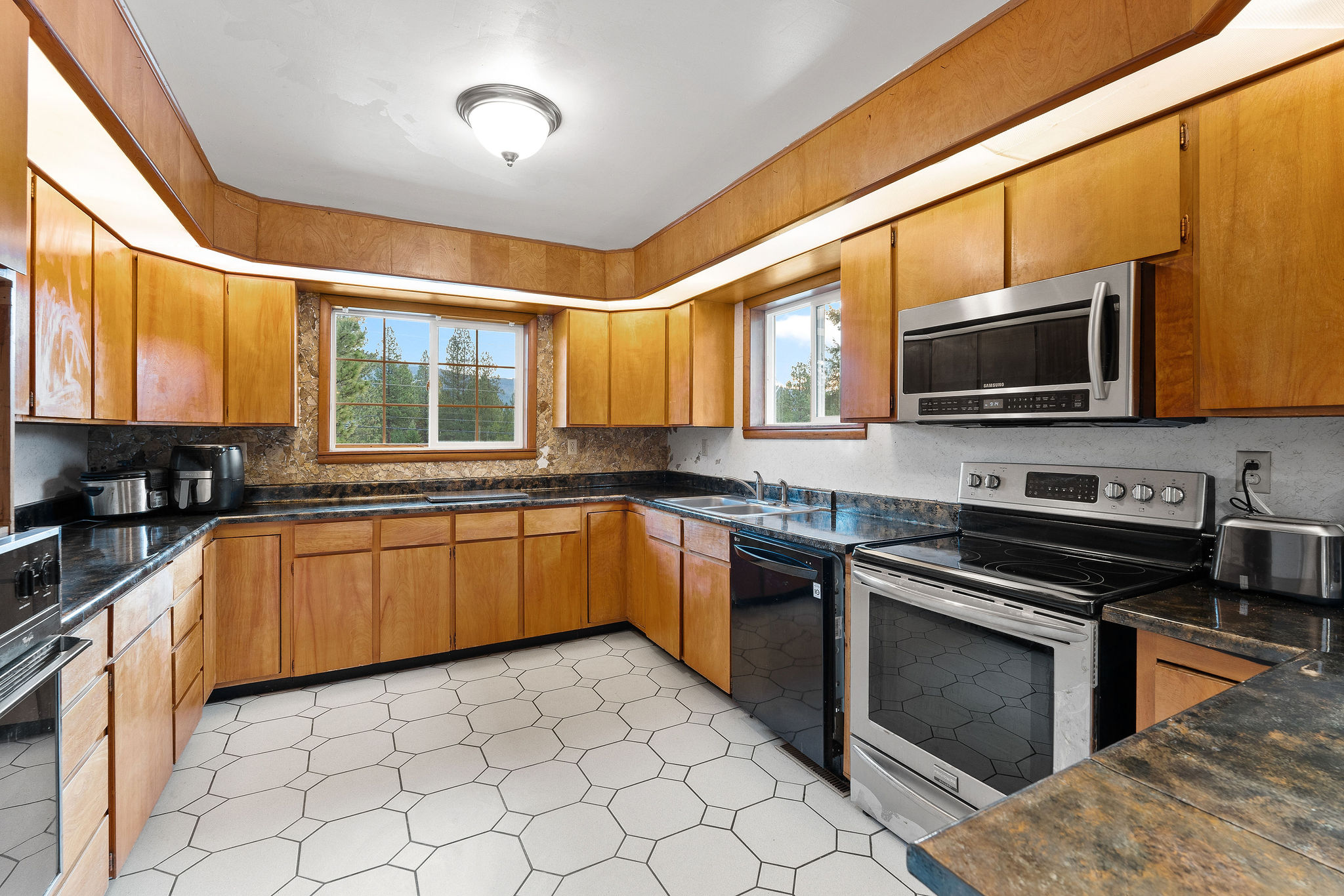 39424 Us Highway 2 Property Photo 10