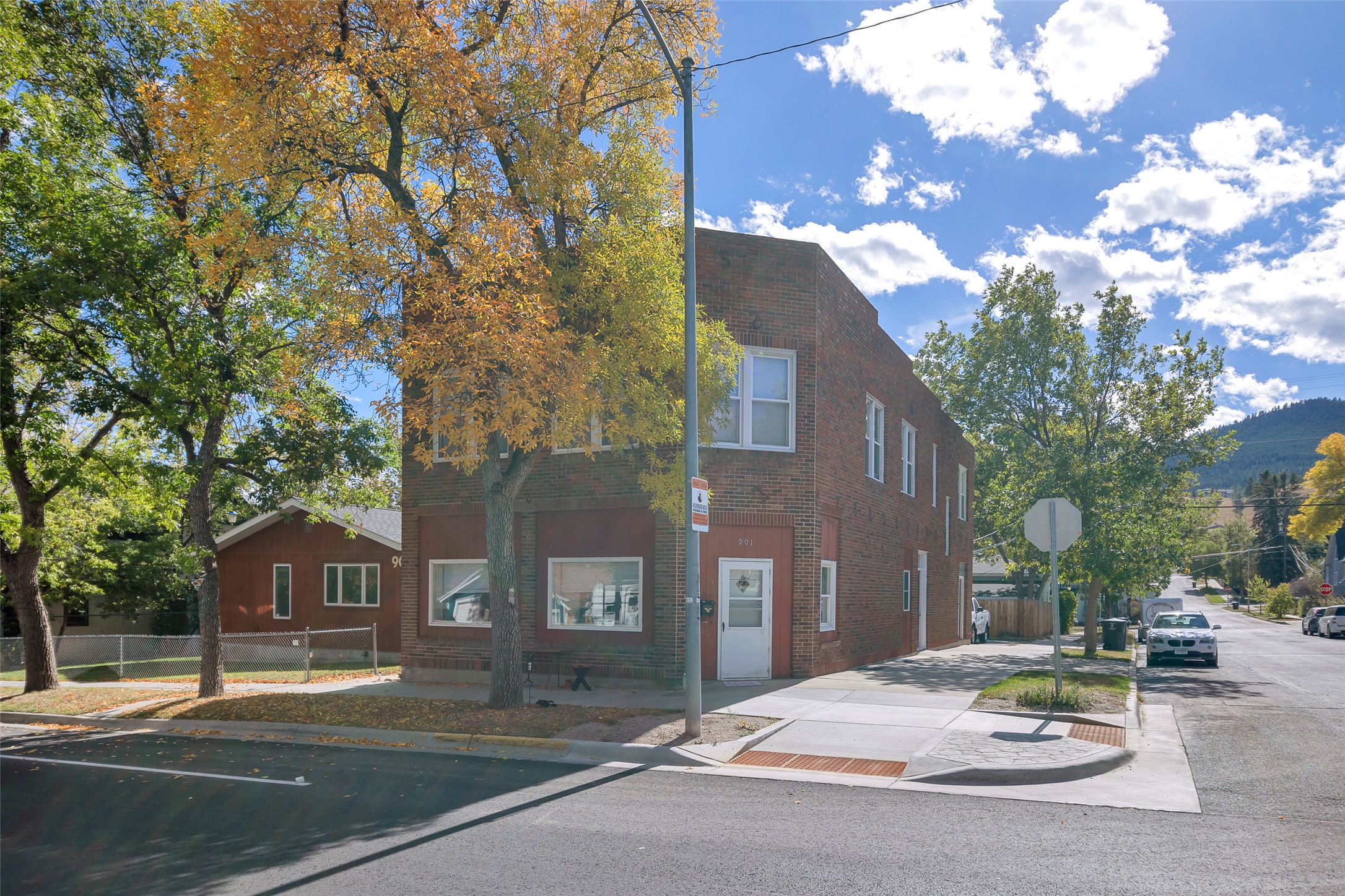 901/907 E 6th Avenue Property Photo 15