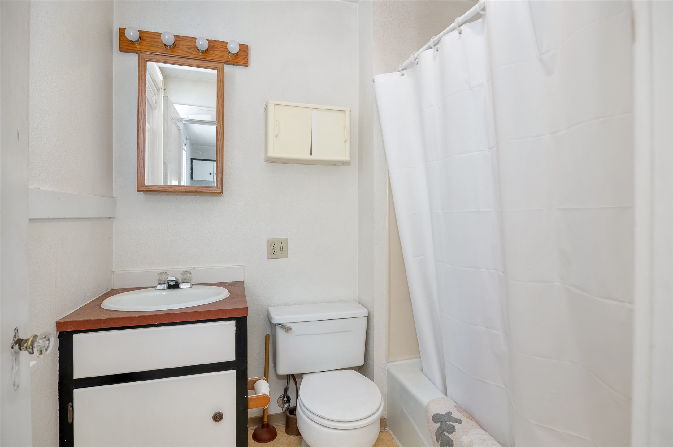 901/907 E 6th Avenue Property Photo 38