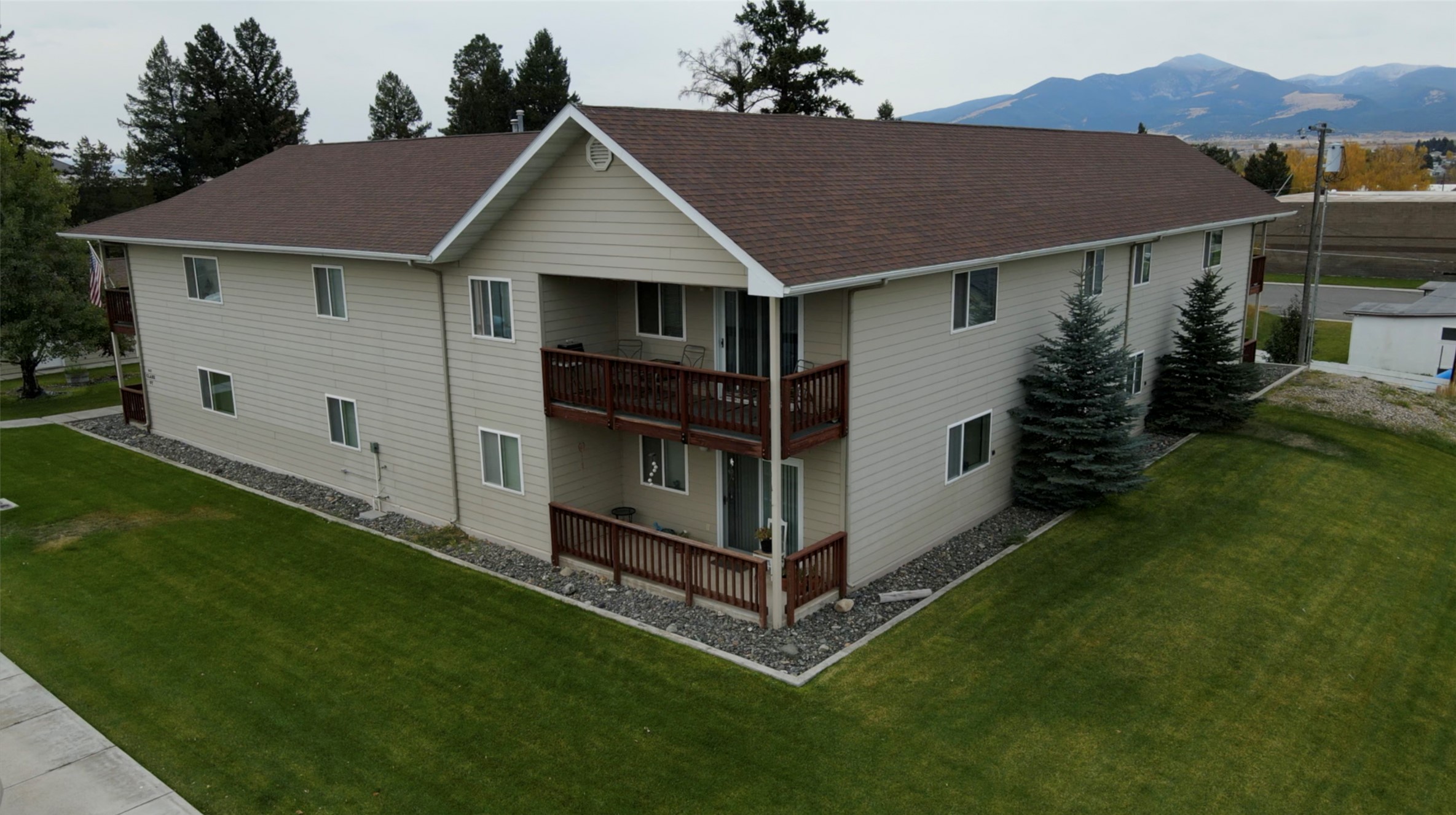 608 Clark Street Property Photo 4