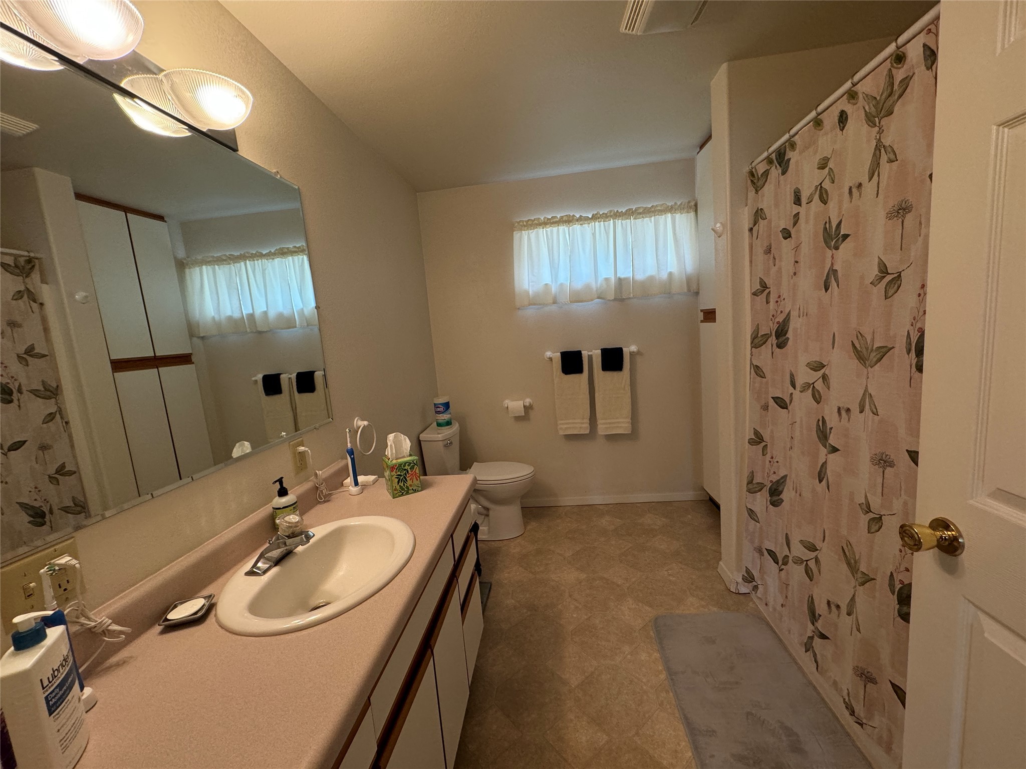 608 Clark Street Property Photo 25