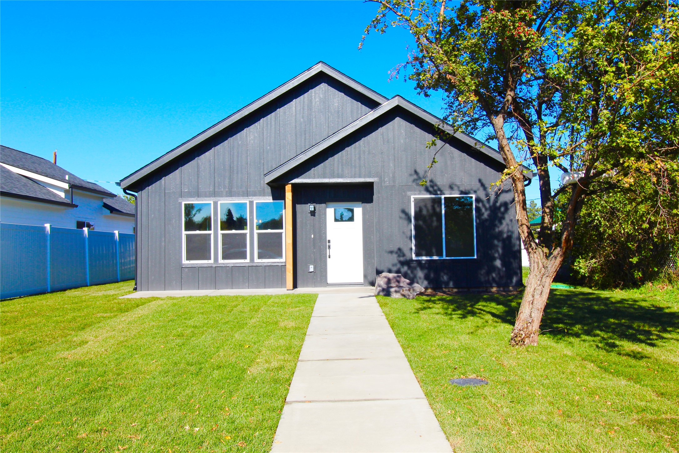 310 9th Avenue W Property Photo 1
