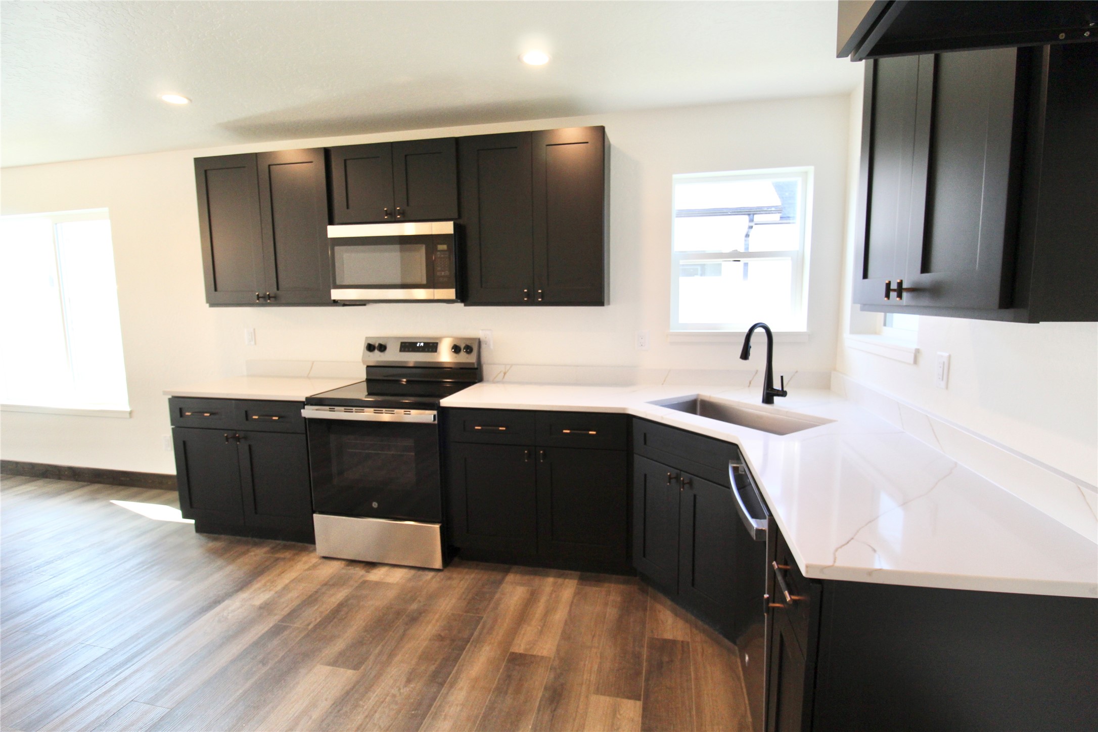 310 9th Avenue W Property Photo 6