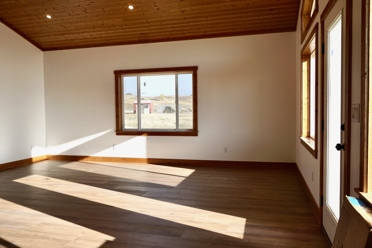 72 River Court N Property Photo 4