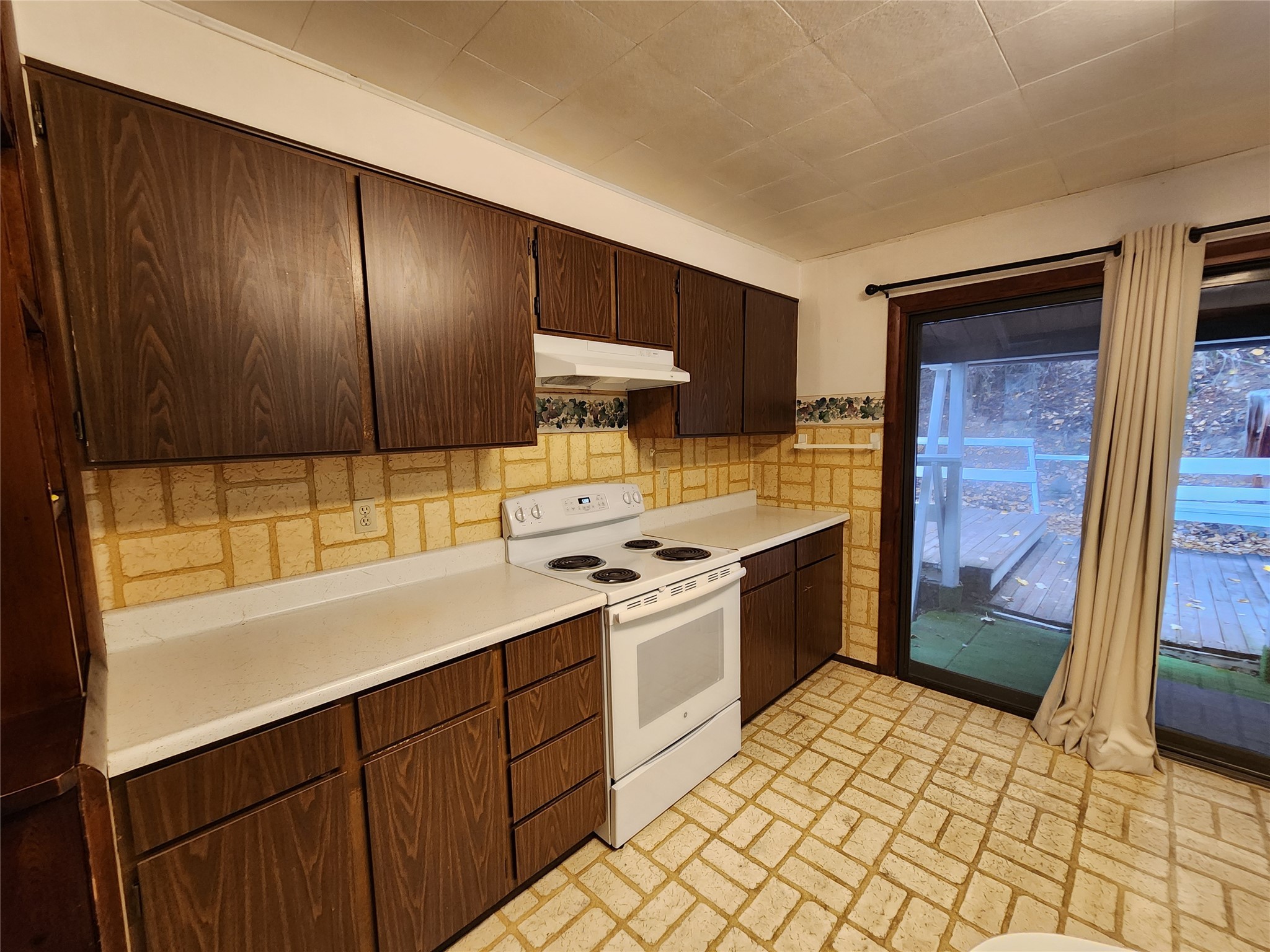 33762 Us Highway 2 Property Photo 6