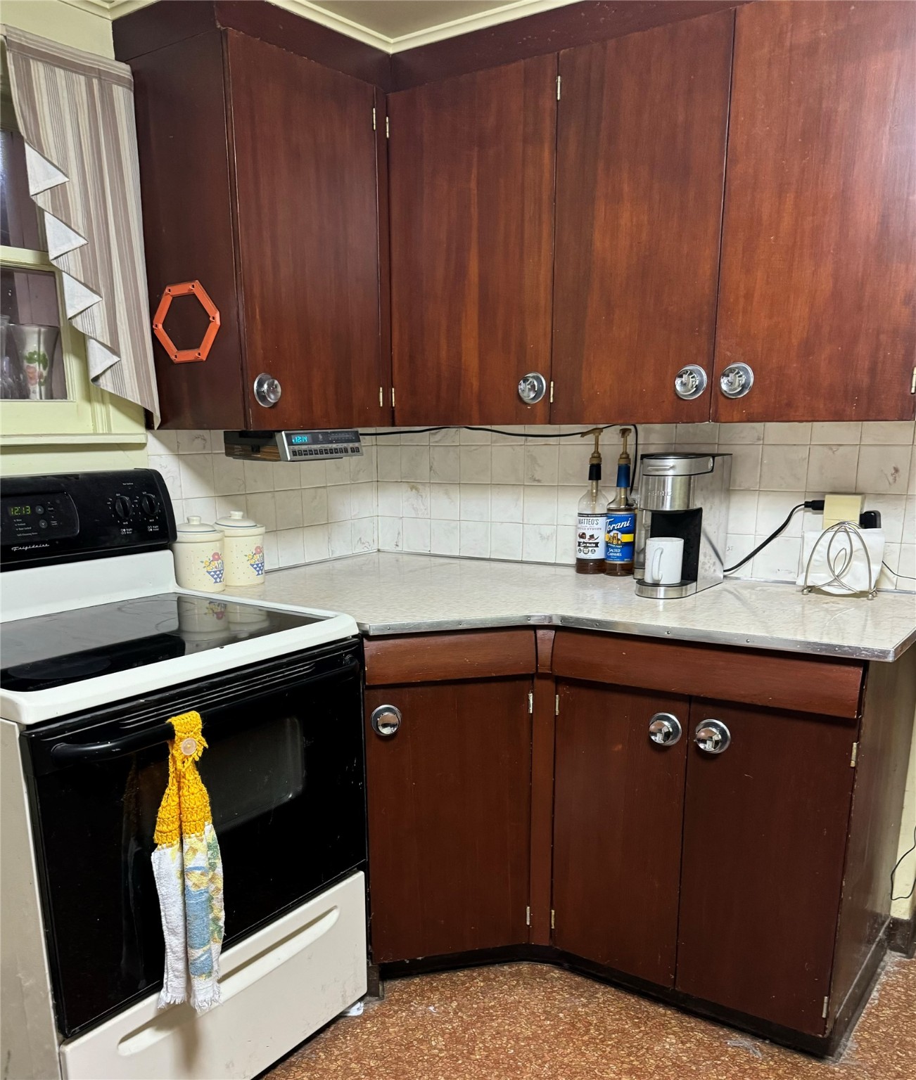1302 Walnut Street Property Photo 9