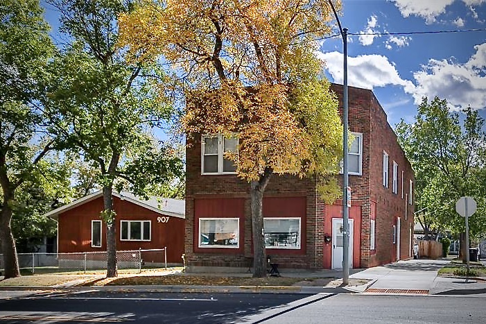 901/907 E 6th Avenue Property Photo