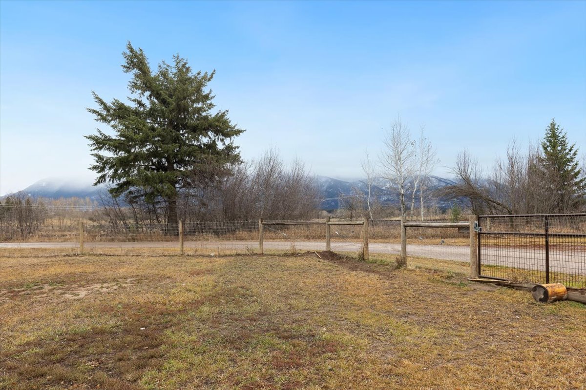 201 Narrow Way Property Photo 2