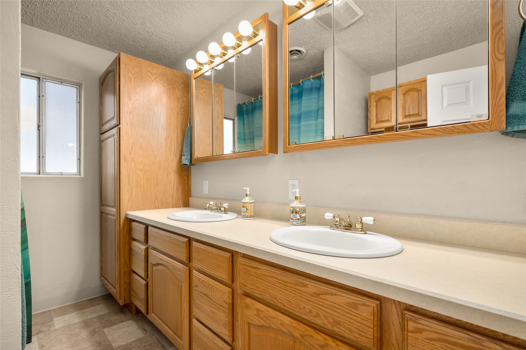 411 3rd Avenue E Property Photo 41