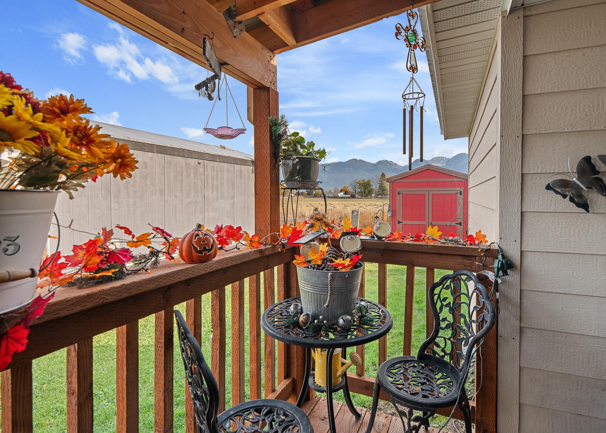 1040 Round Butte Road 34 Property Photo 4