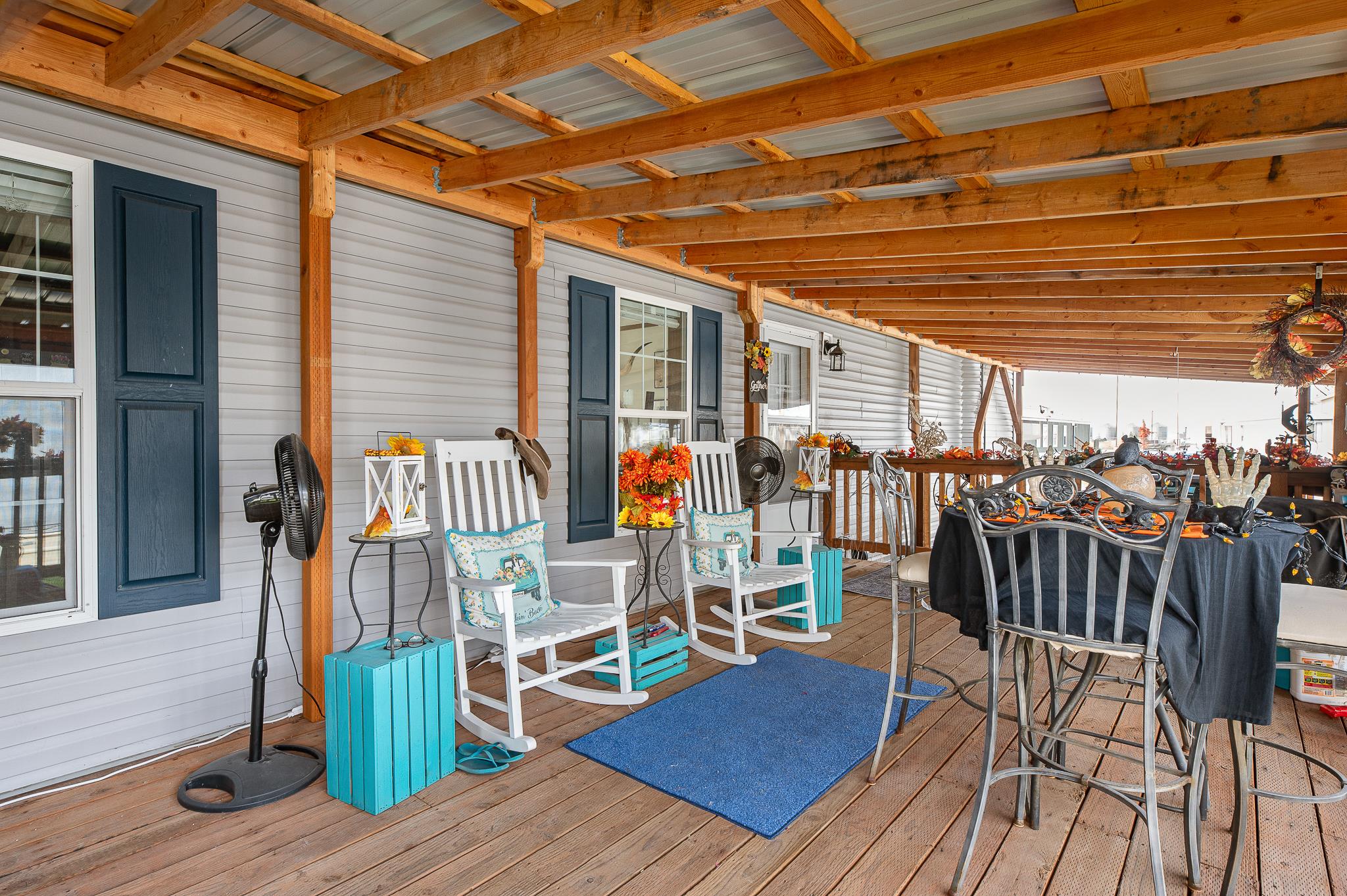 1040 Round Butte Road 34 Property Photo 5