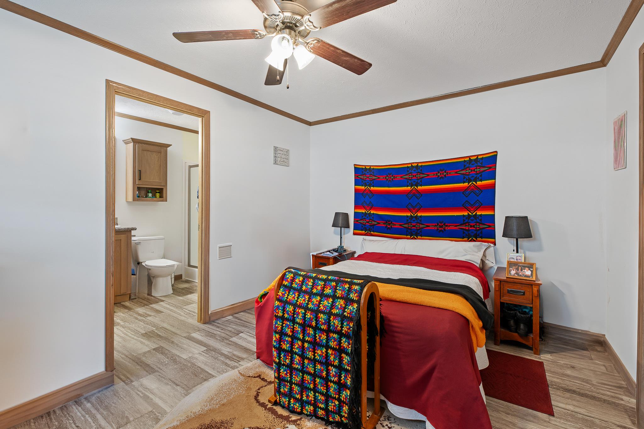 1040 Round Butte Road 34 Property Photo 14