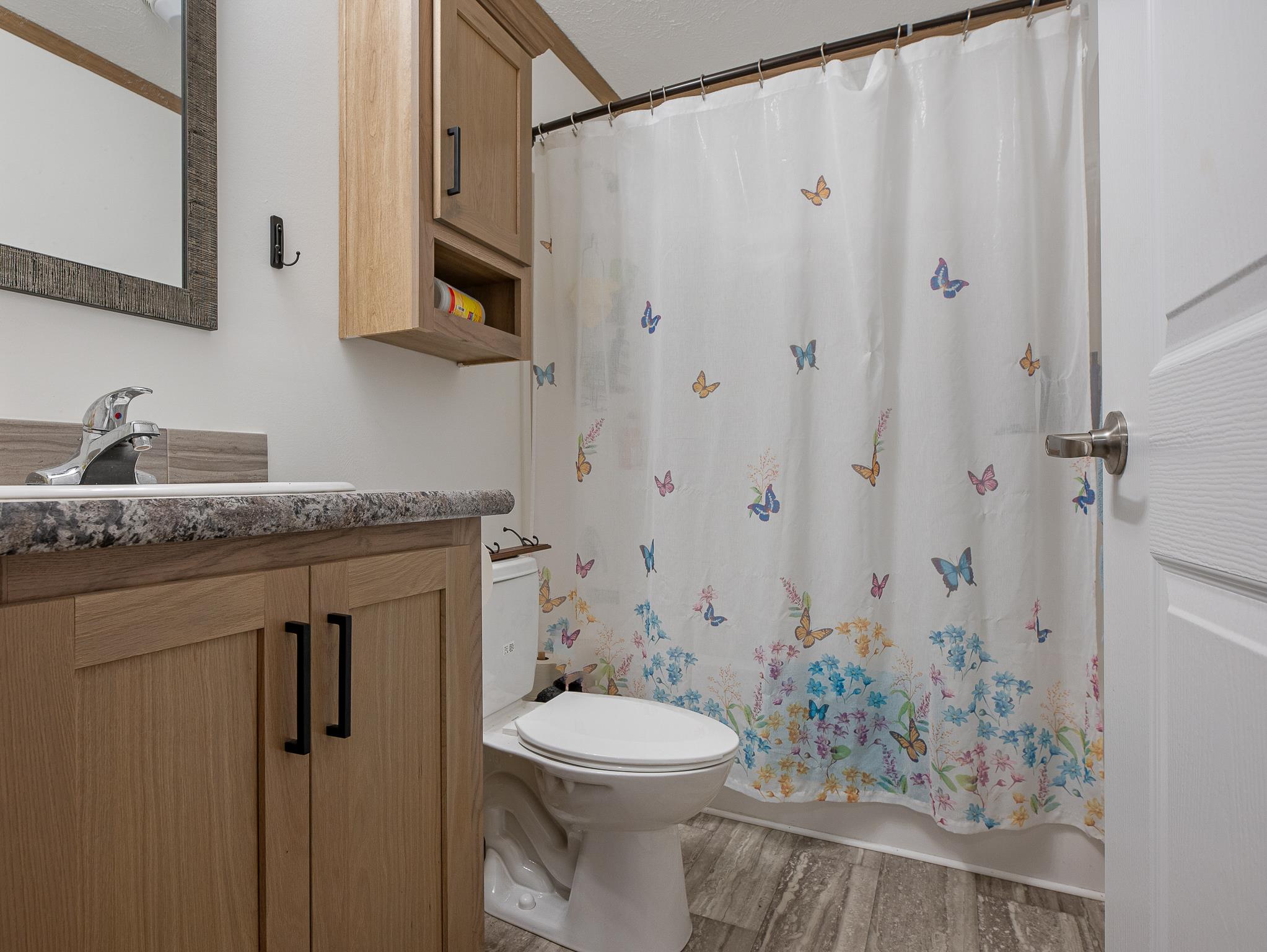 1040 Round Butte Road 34 Property Photo 27