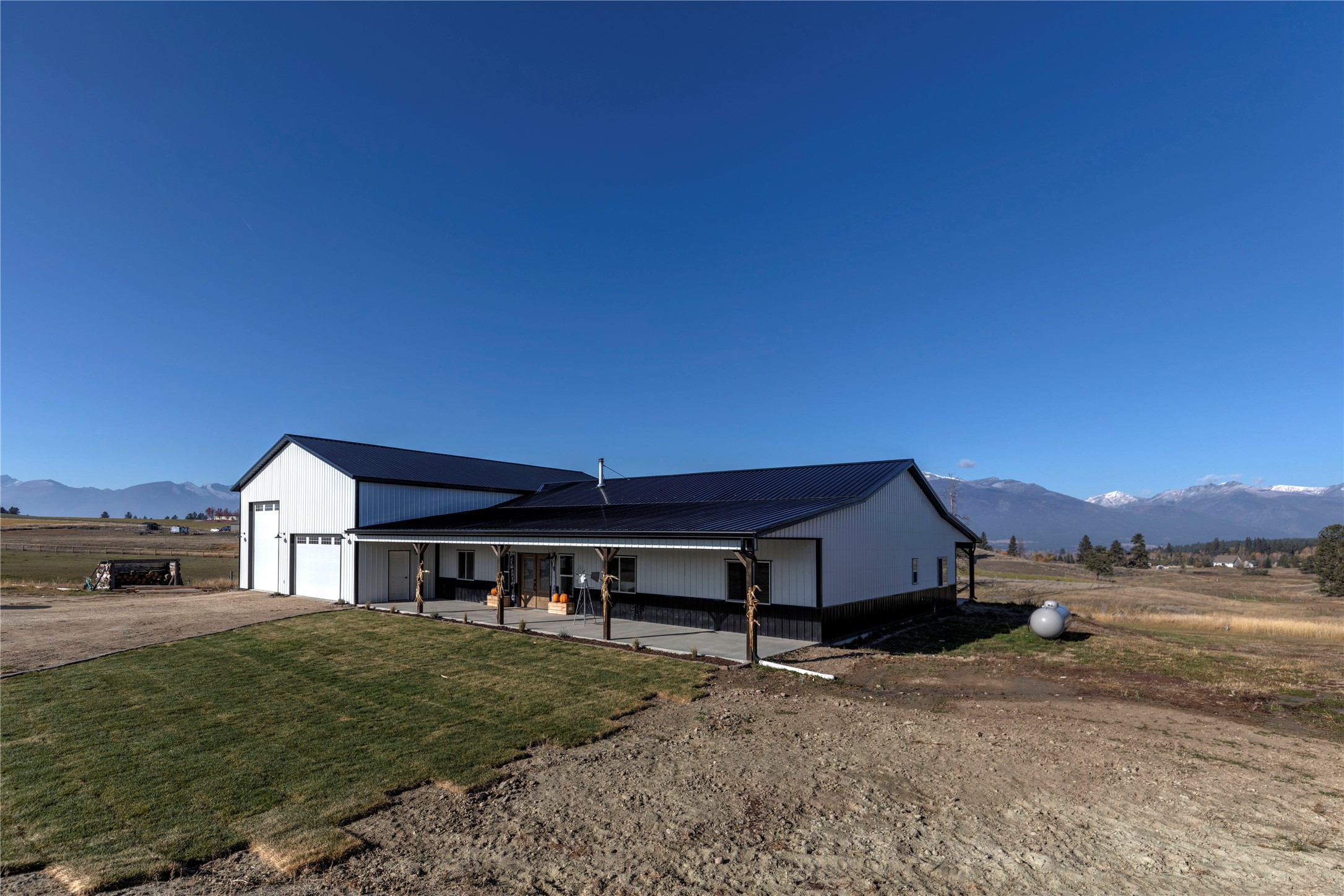 850 Lecoure Lane Property Photo 4