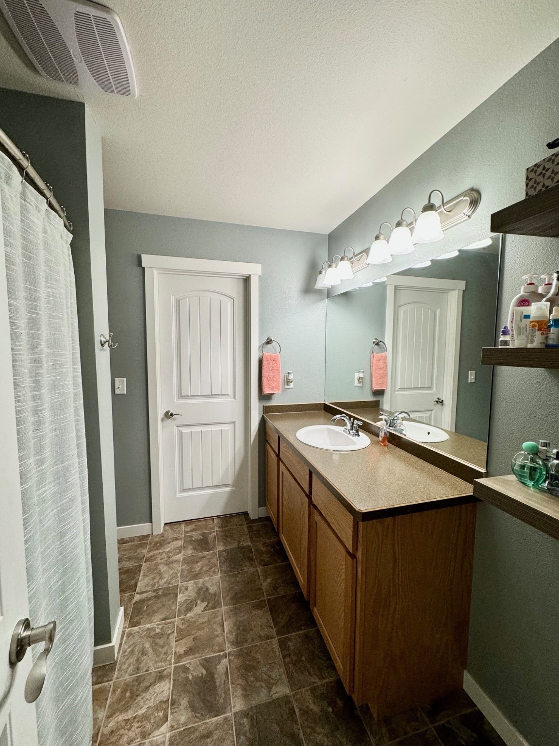 2809 Stacia Avenue Property Photo 7