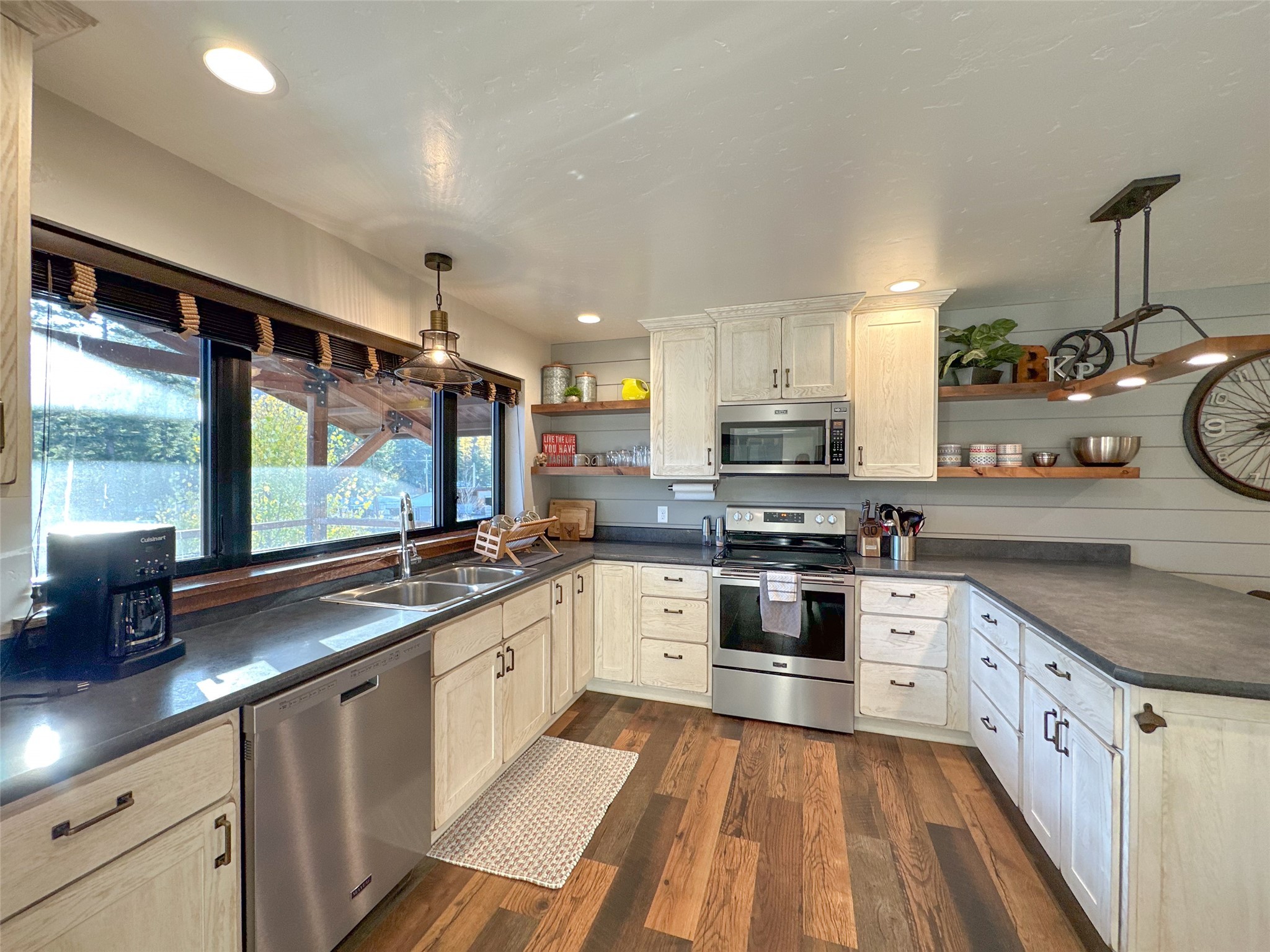4895 Mt Highway 200 Property Photo 9