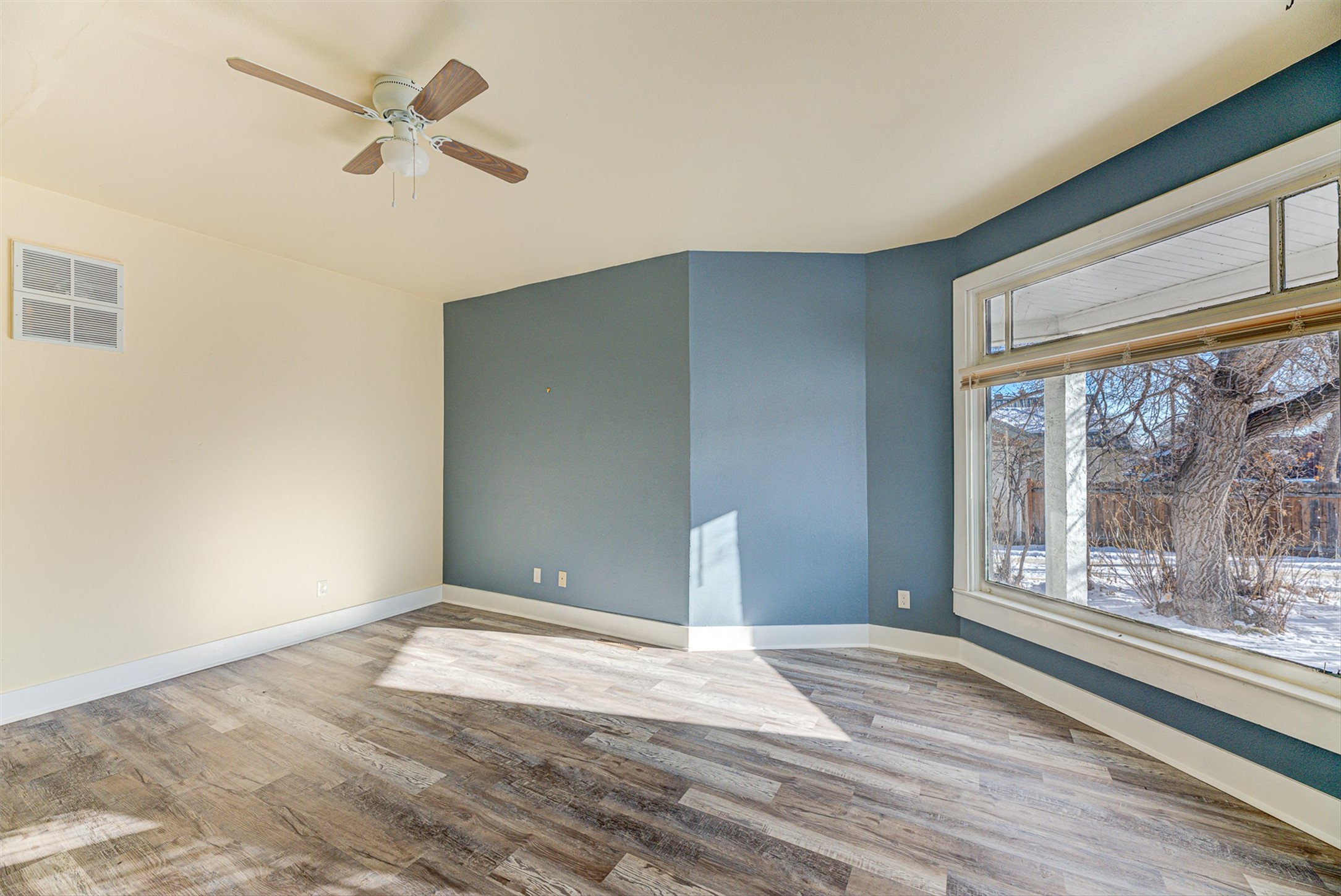 420 Knight Street Property Photo 2