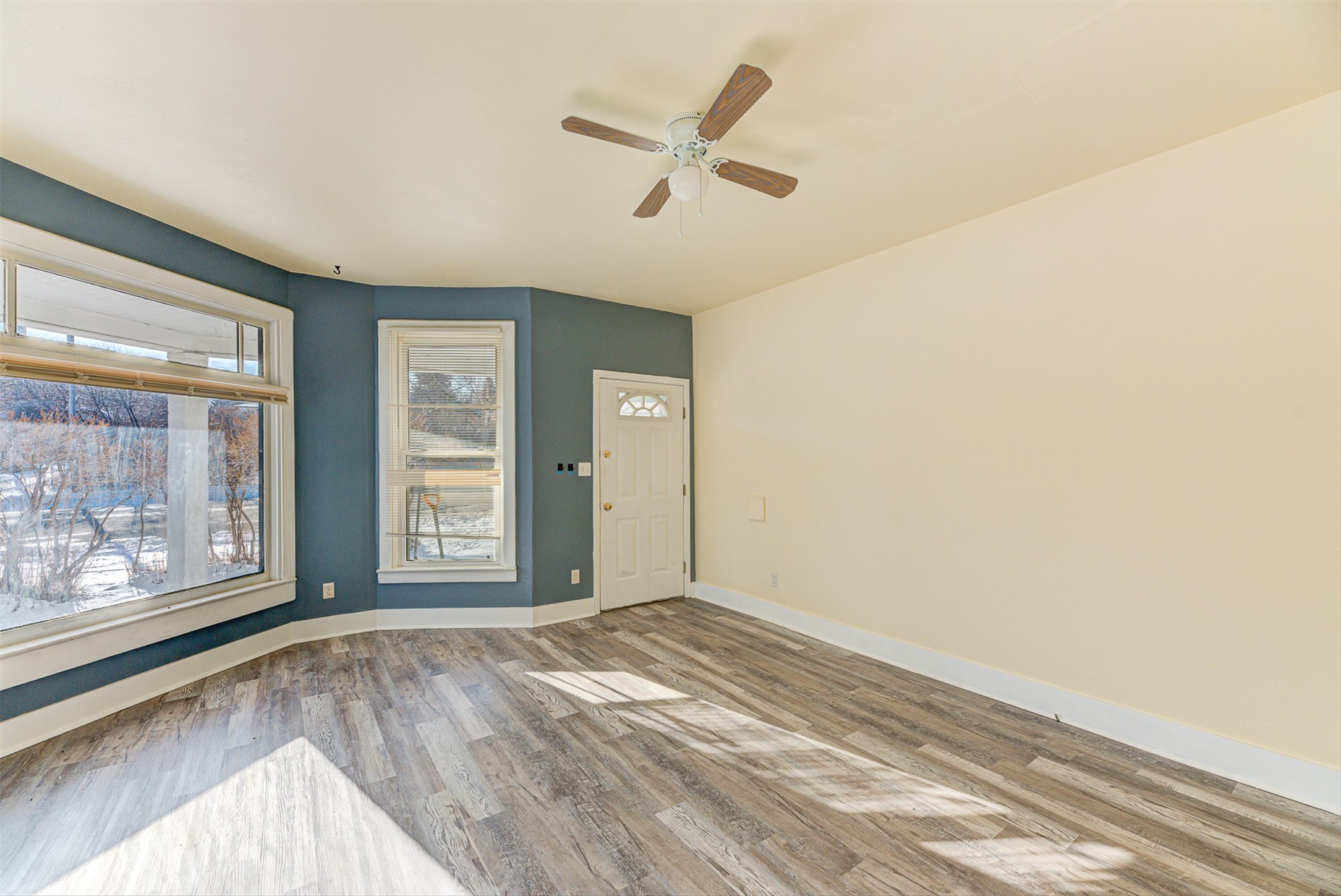 420 Knight Street Property Photo 3