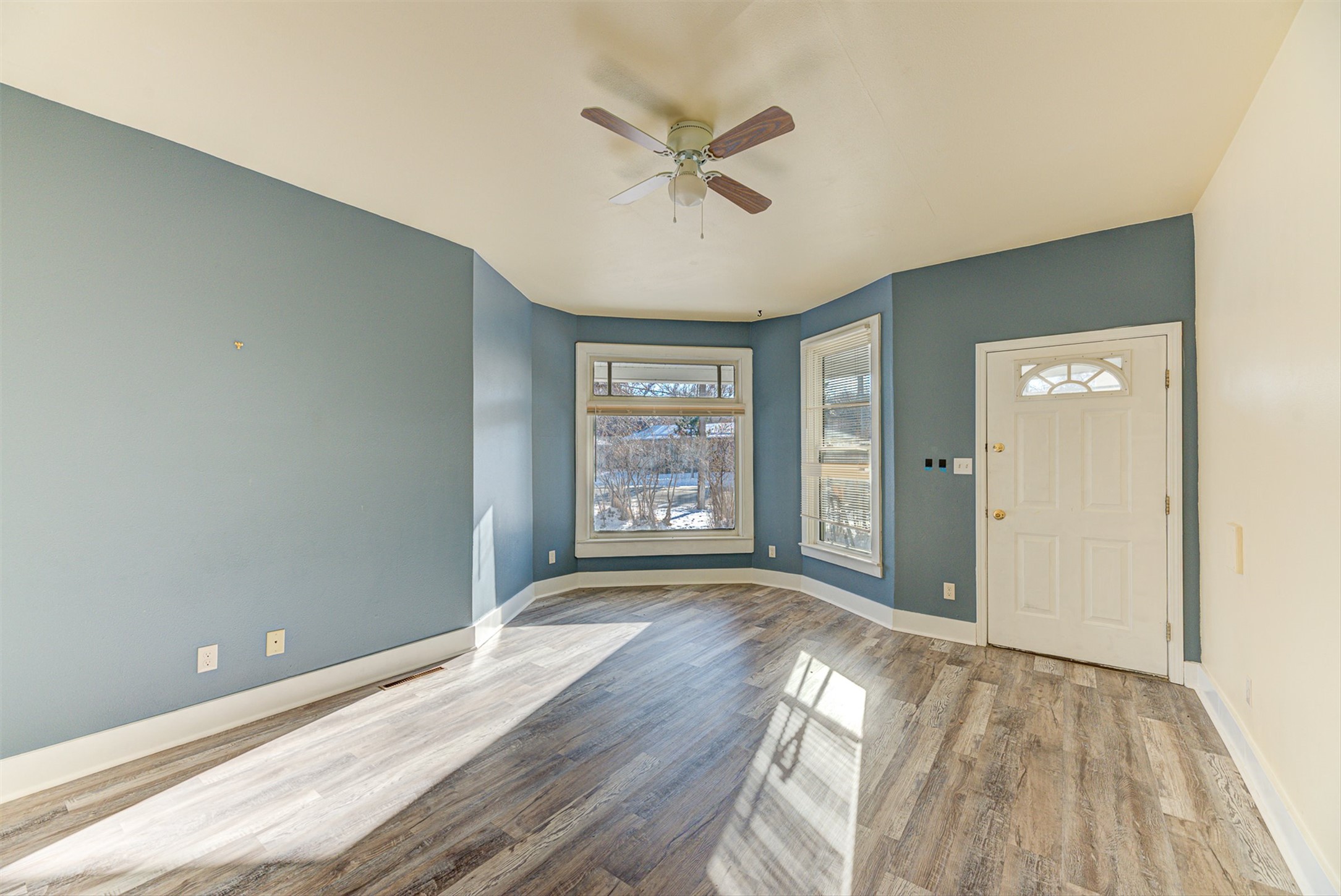 420 Knight Street Property Photo 4