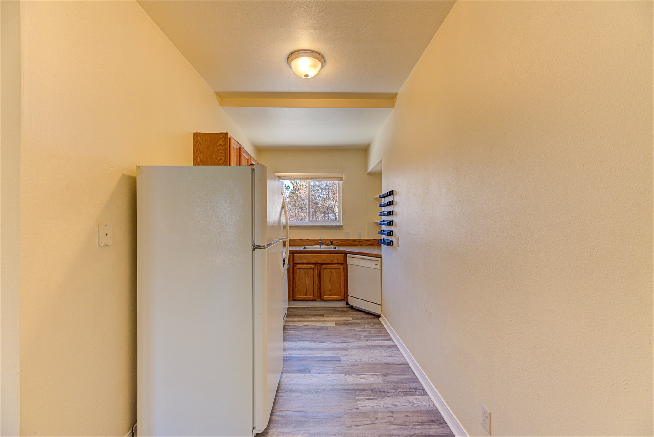 420 Knight Street Property Photo 6
