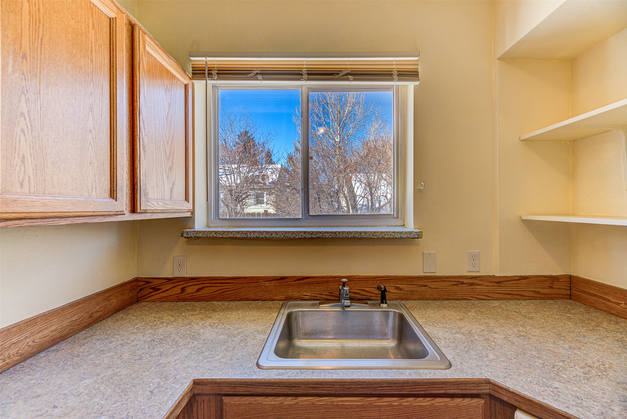 420 Knight Street Property Photo 8